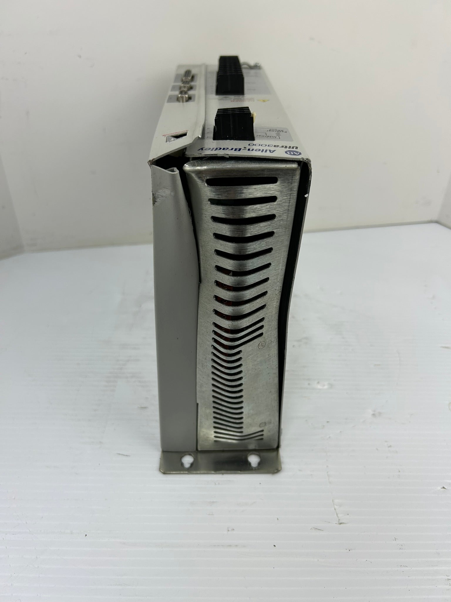 Allen Bradley 2098-DSD-030 Amplifier Drive Ultra 3000 Series B 1 PH