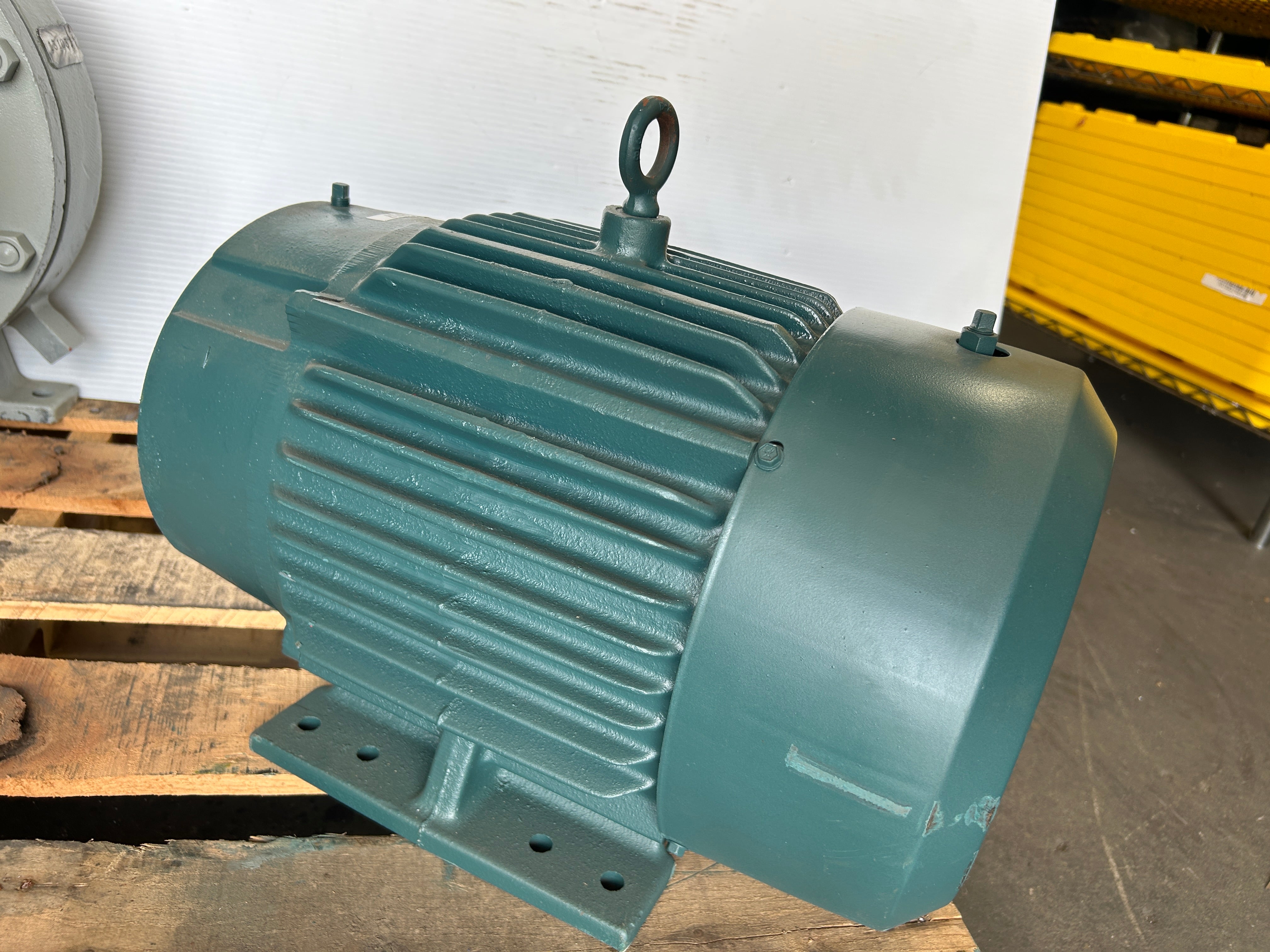 Reliance Electric P21G3832A AC Motor XE 7.5 HP 3PH 1760 RPM 213TC P21G3832-3