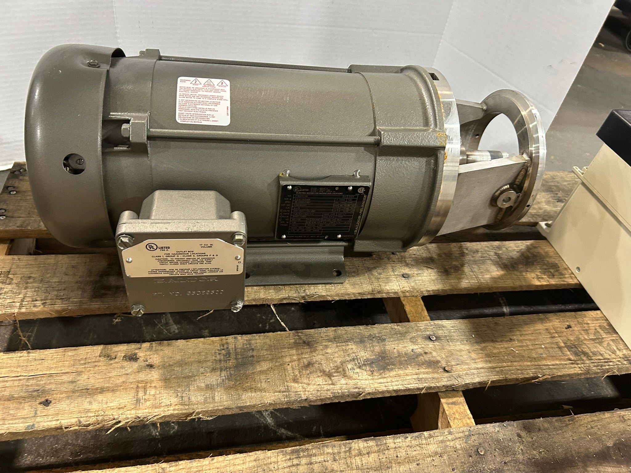 Baldor Reliance F36495139 AC Electric Motor 5/3 HP 3450/2900 RPM 3PH CAM5522T