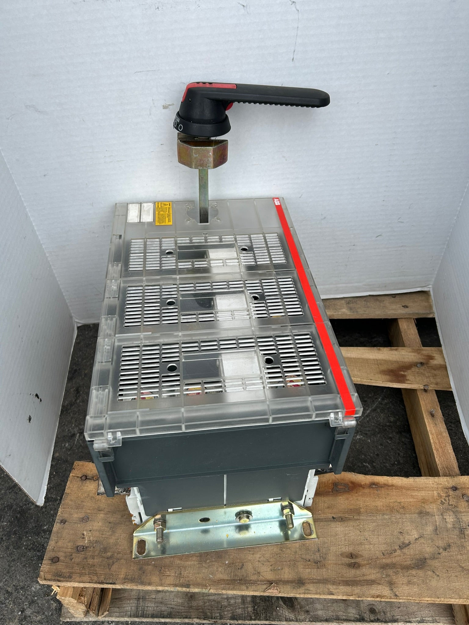 ABB OES800L3 Fusible Disconnect Switch 3 Pole 600VAC 800A with On/Off Switch