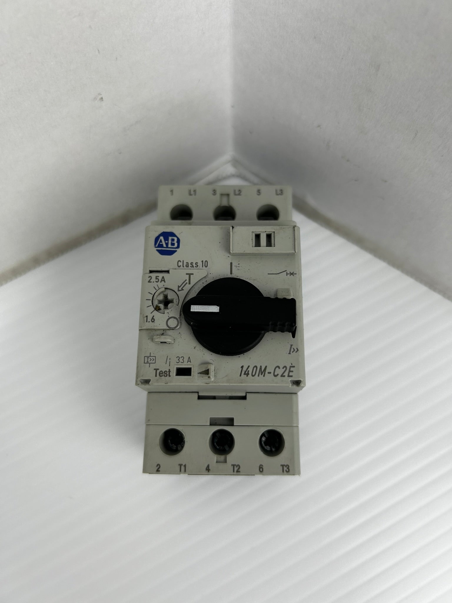 Allen-Bradley 140M-C2E-B25 Motor Protector Circuit Breaker Ser. D 690V 20A 2PH