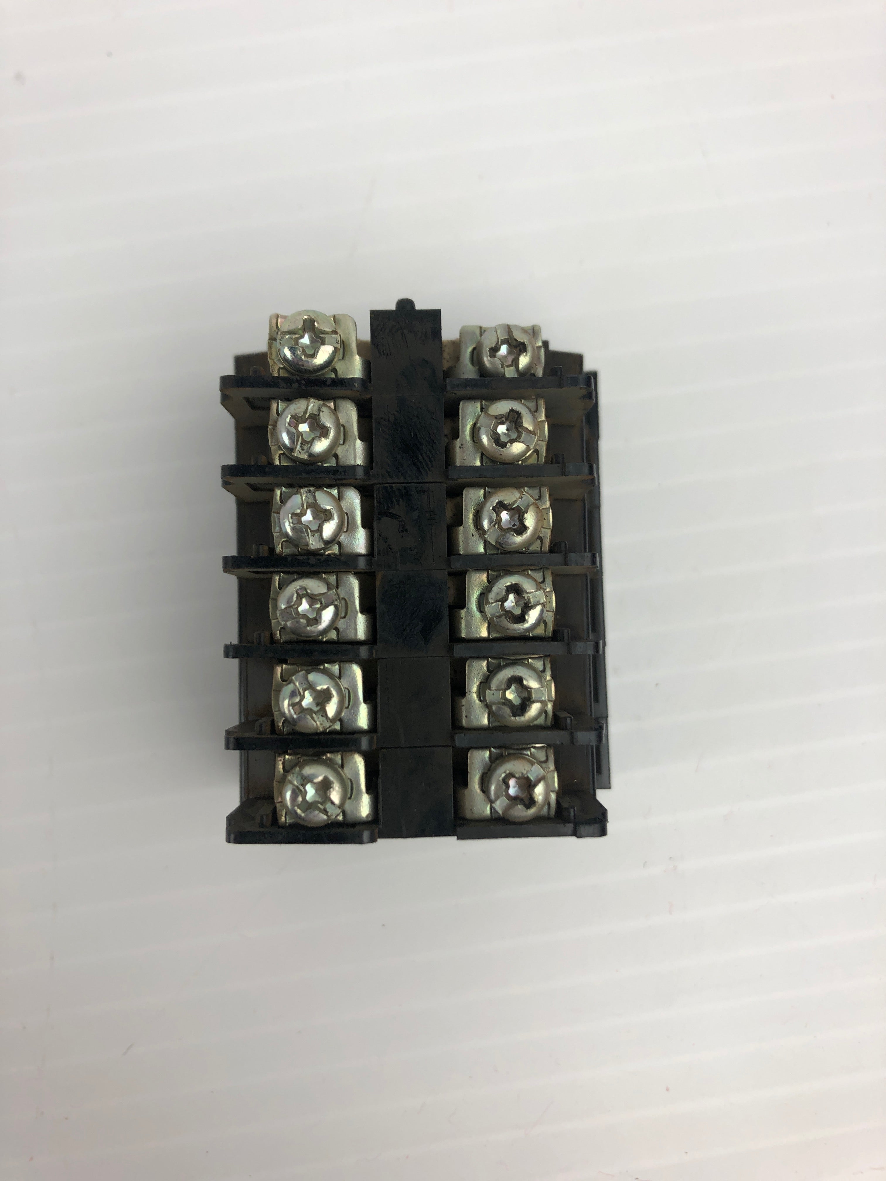 Yoshida Electric UK15 Terminal Block 600V 15A 6P - Missing Cover