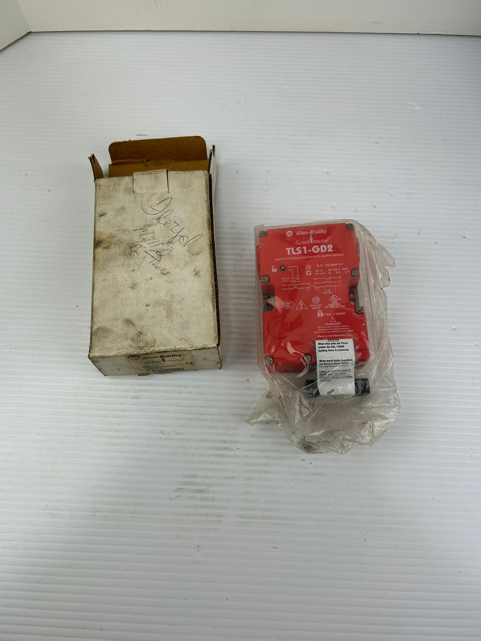Allen-Bradley 440G-T27171 Guardmaster TLS1-GD2 Safety Interlock Switch