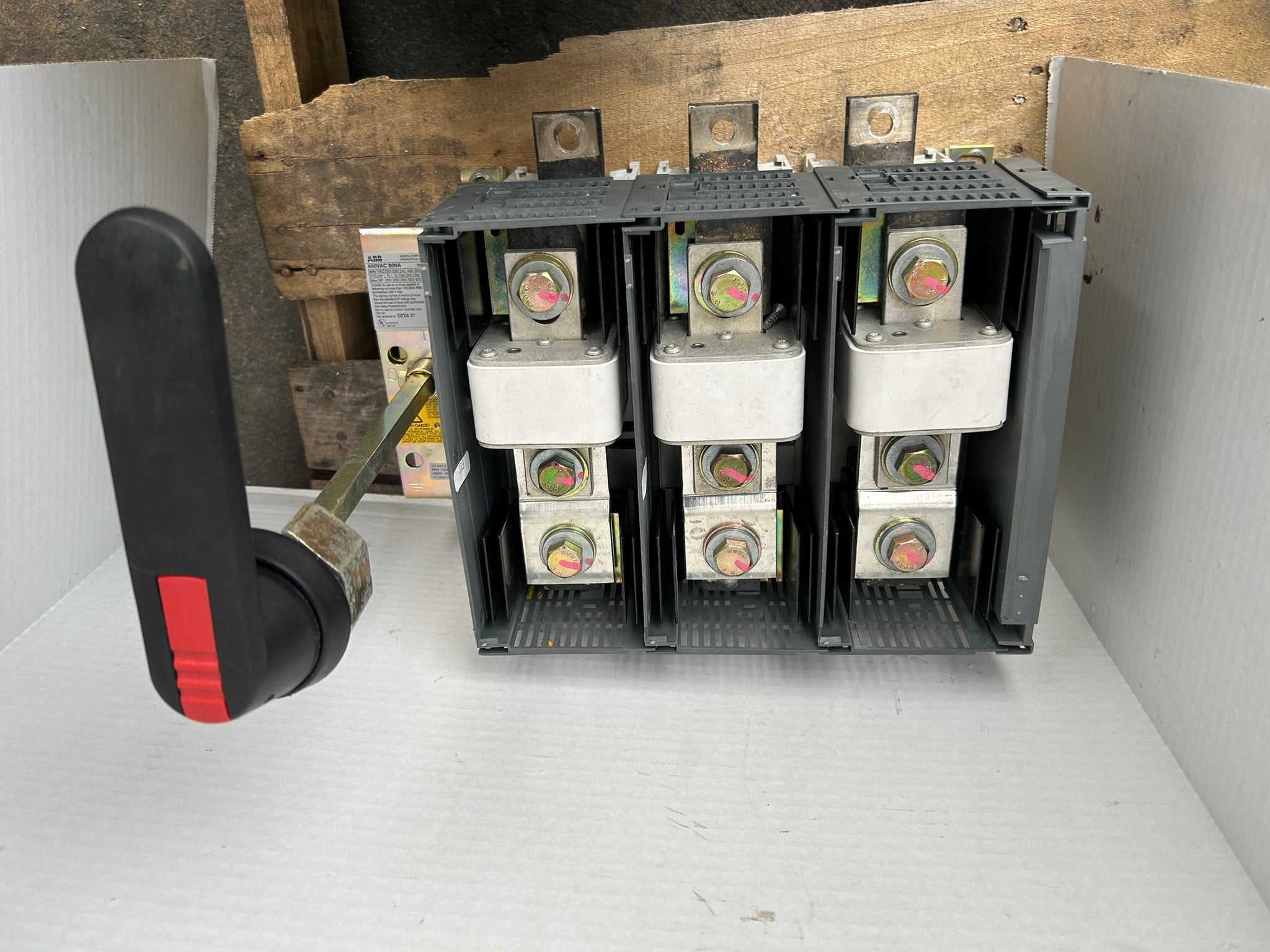 ABB OES800L3 Fusible Disconnect Switch 3 Pole 600VAC 800A On/Off Switch No Cover