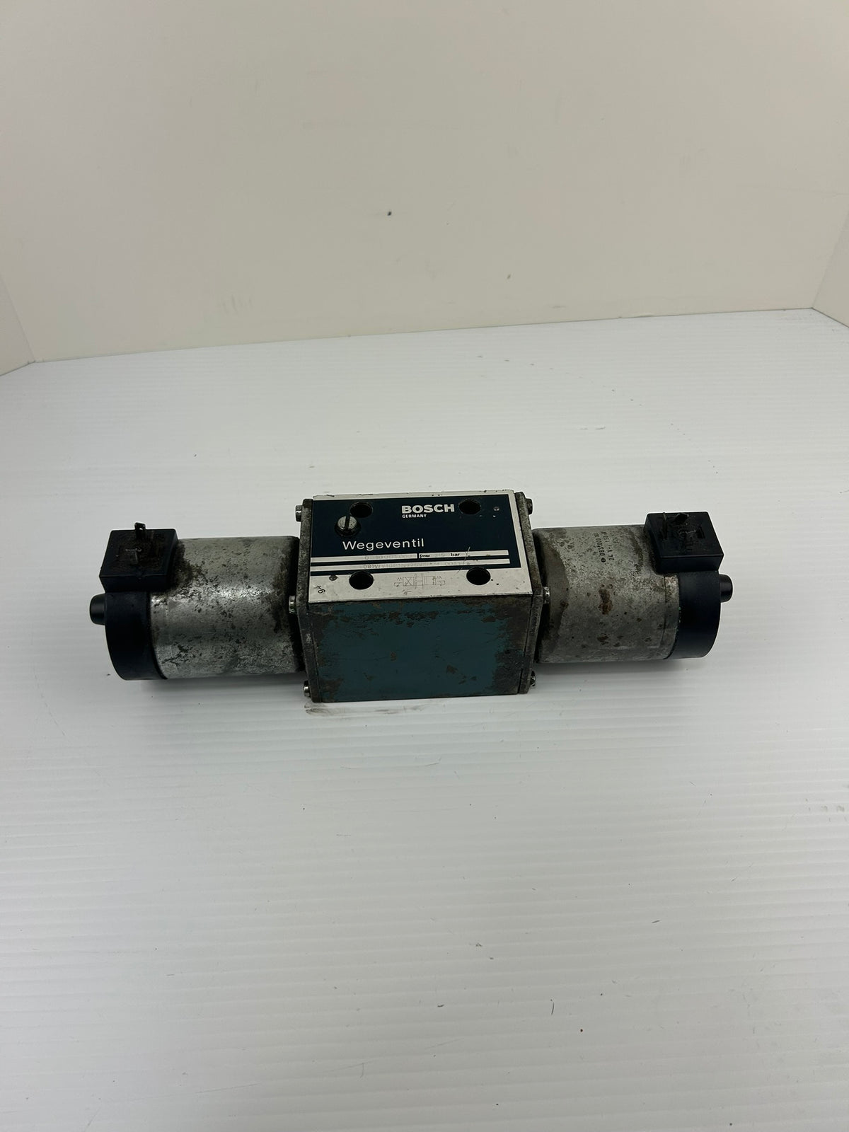 Bosch 0810001000 V93 Directional Valve