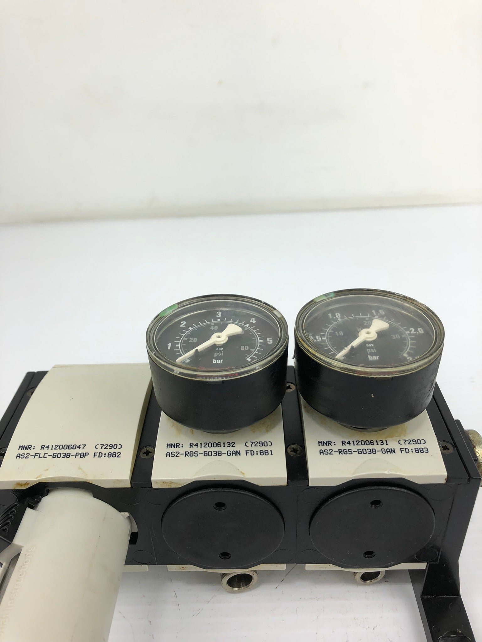 Rexroth Pneumatic Pressure System with Gauges and Lubricator R412006131