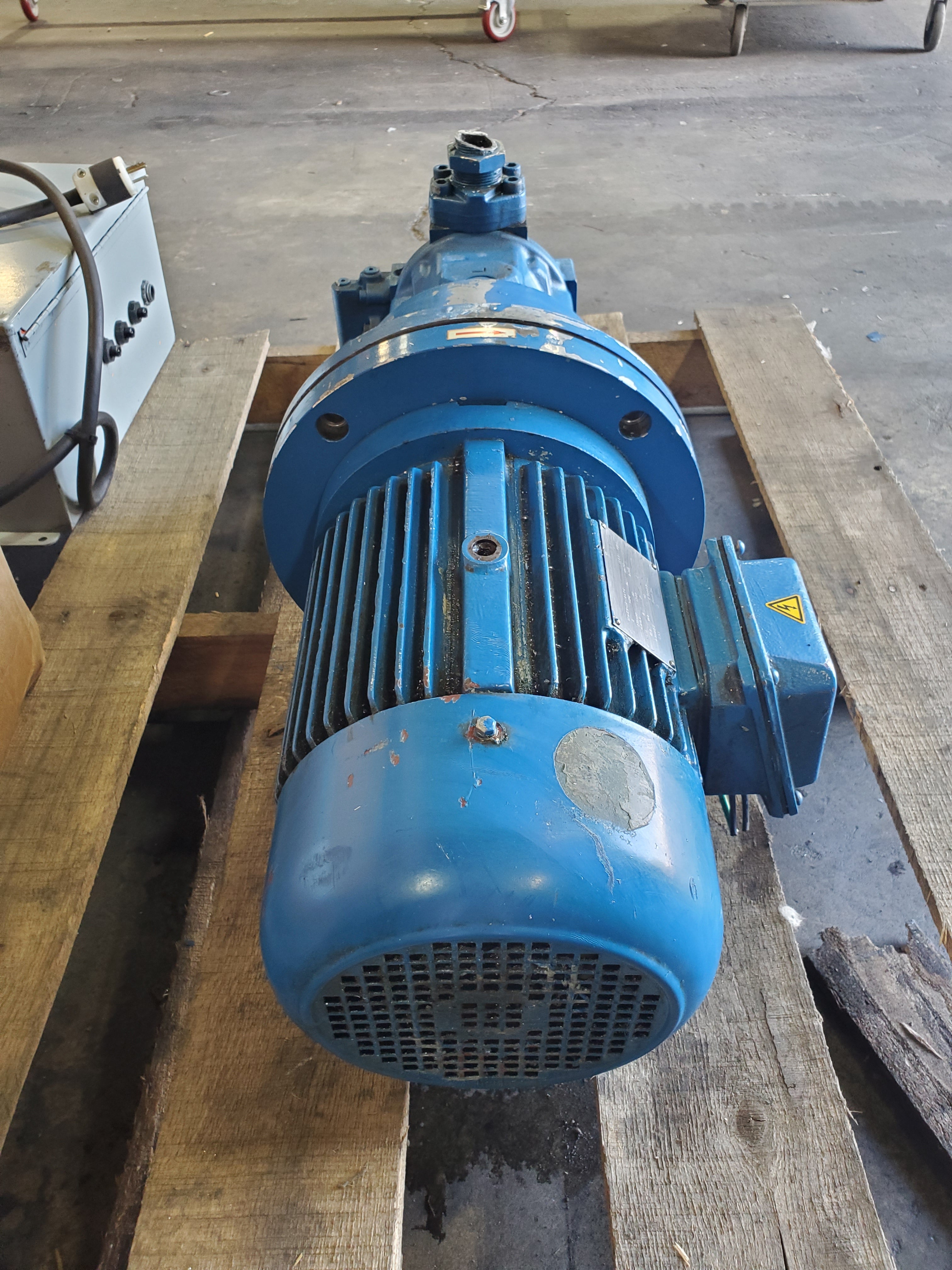 Rexroth A10VO28DFR/31R-PPC12N00M Pump with WorldWide WWE5-18-184TC Motor