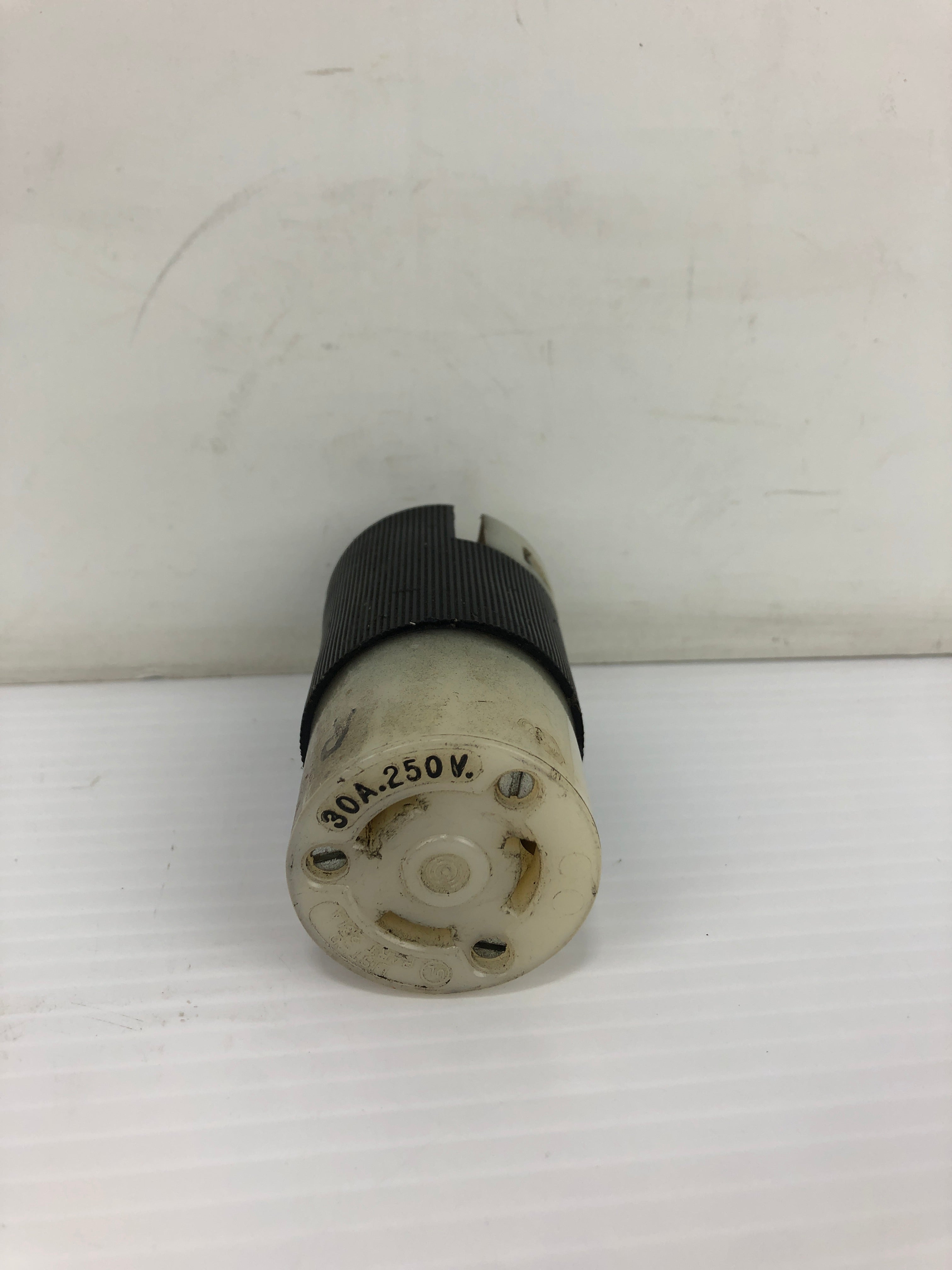 Hubbell Turn and Pull Receptacle 30A 250V