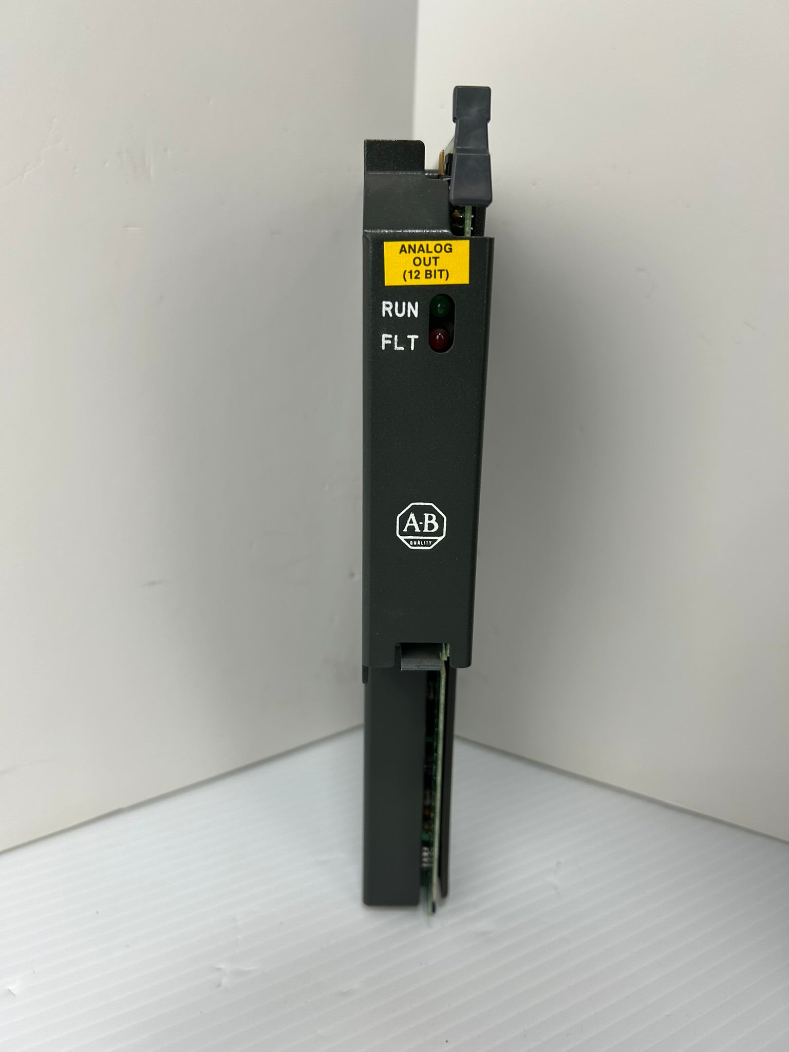 Allen-Bradley 1771-0FE2 Analog Output Module Series B