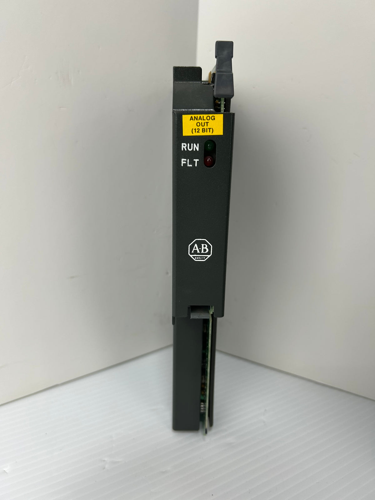 Allen-Bradley 1771-0FE2 Analog Output Module Series B