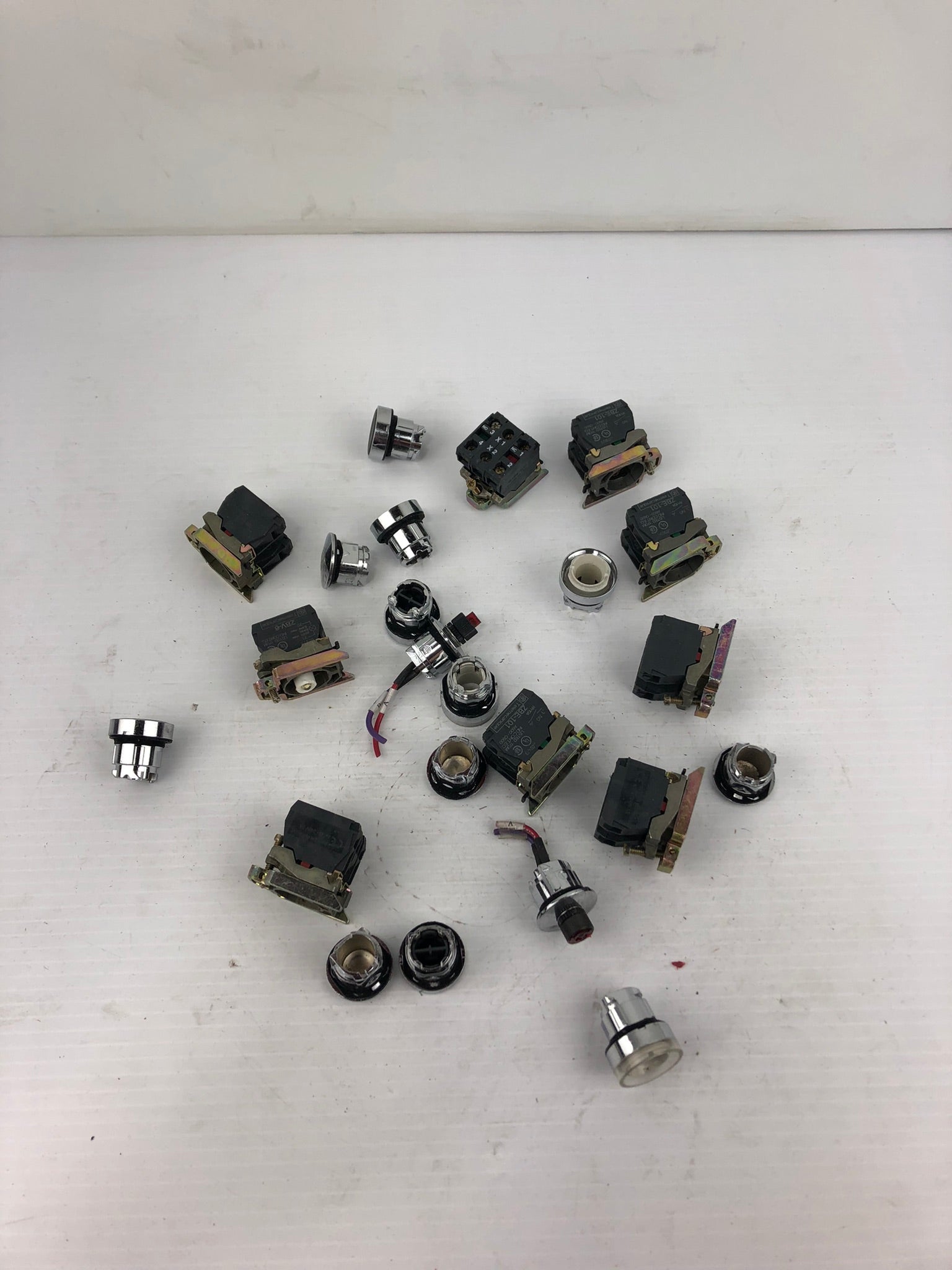 Telemecanique ZBE-101 Push Button Indicators Misc. Lot - Parts Only