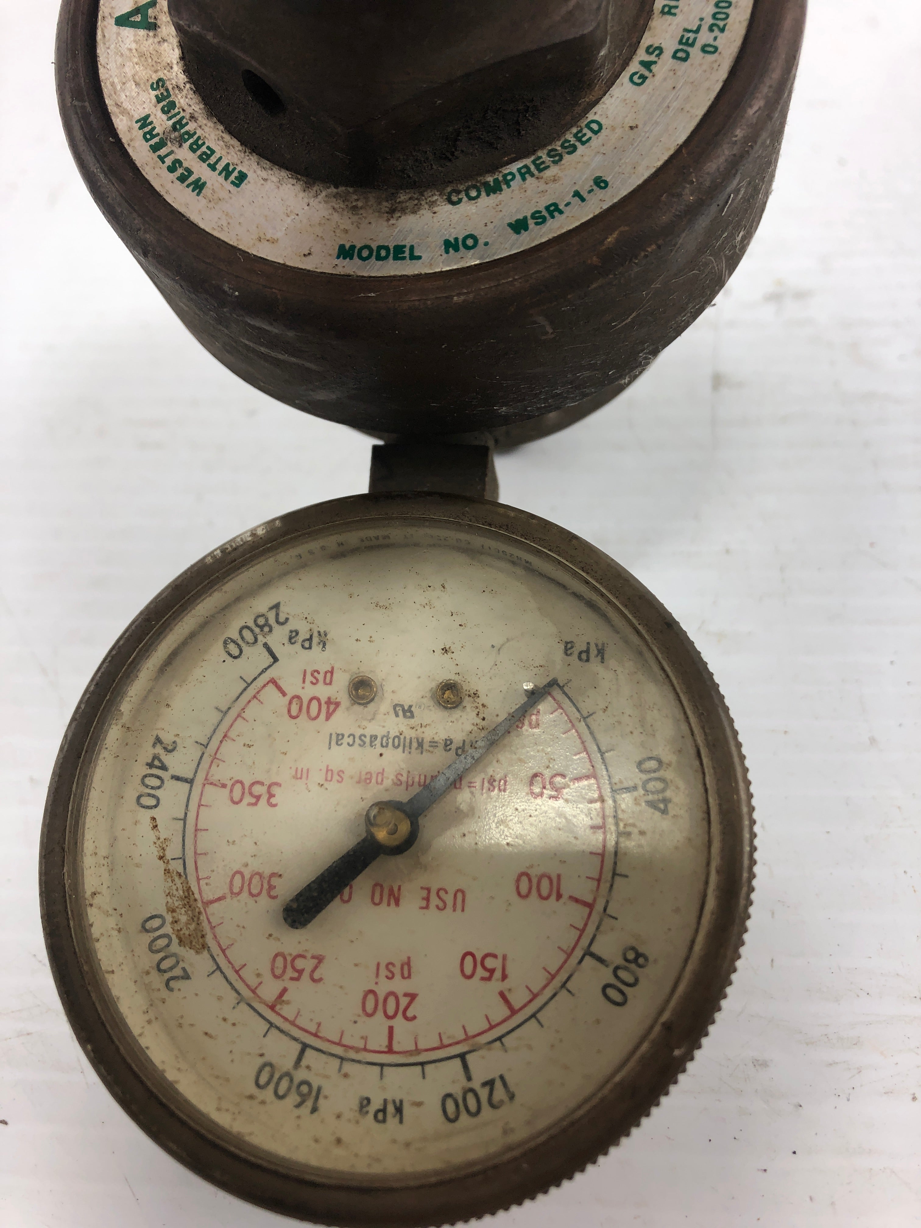 Accutrol WSR-1-6 Compressed Gas Regulator with Gauge 0-200 PSI