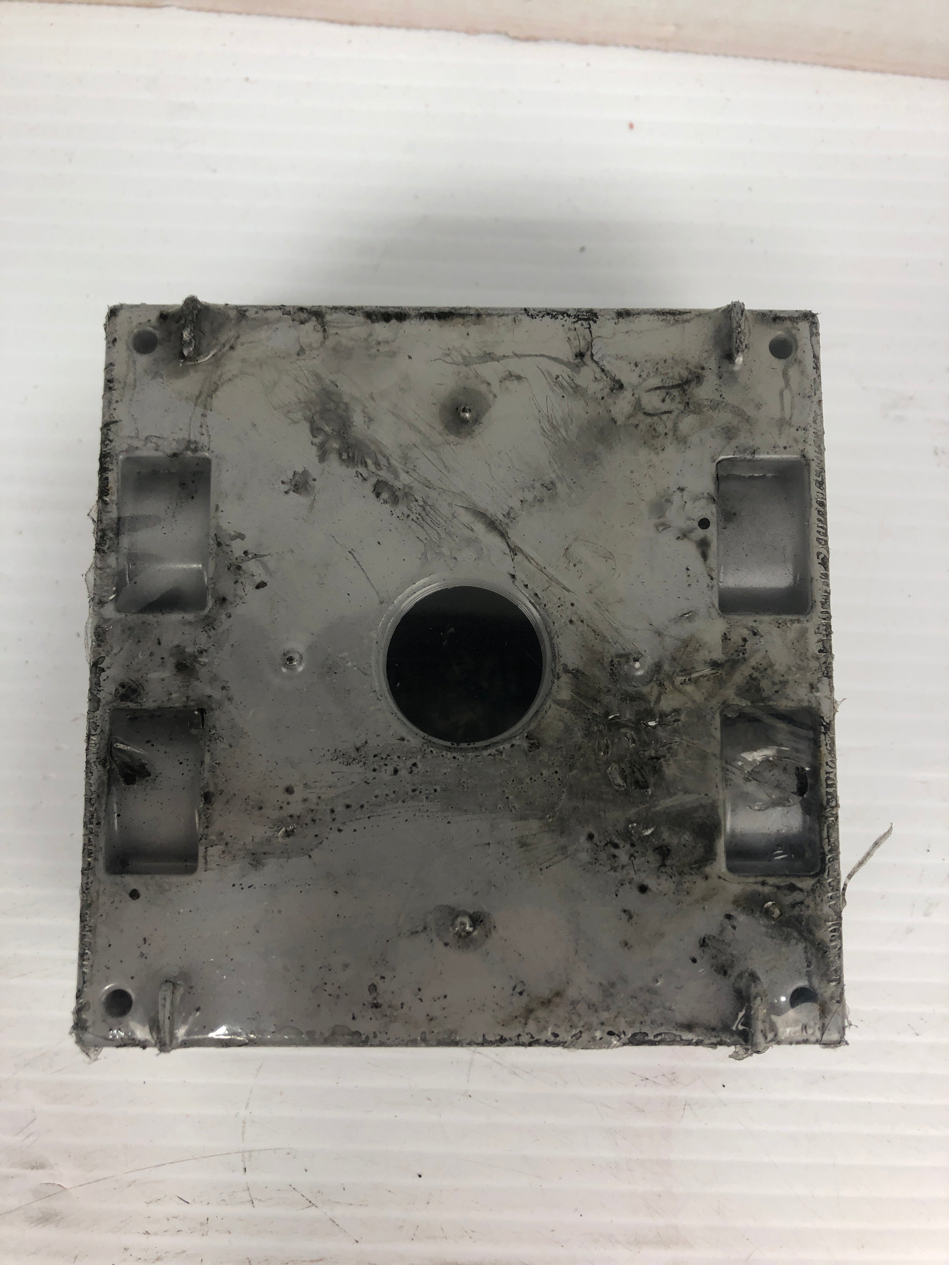 Bell 5345-0 Weatherproof Two Gang Box Five Outlets 3/4"