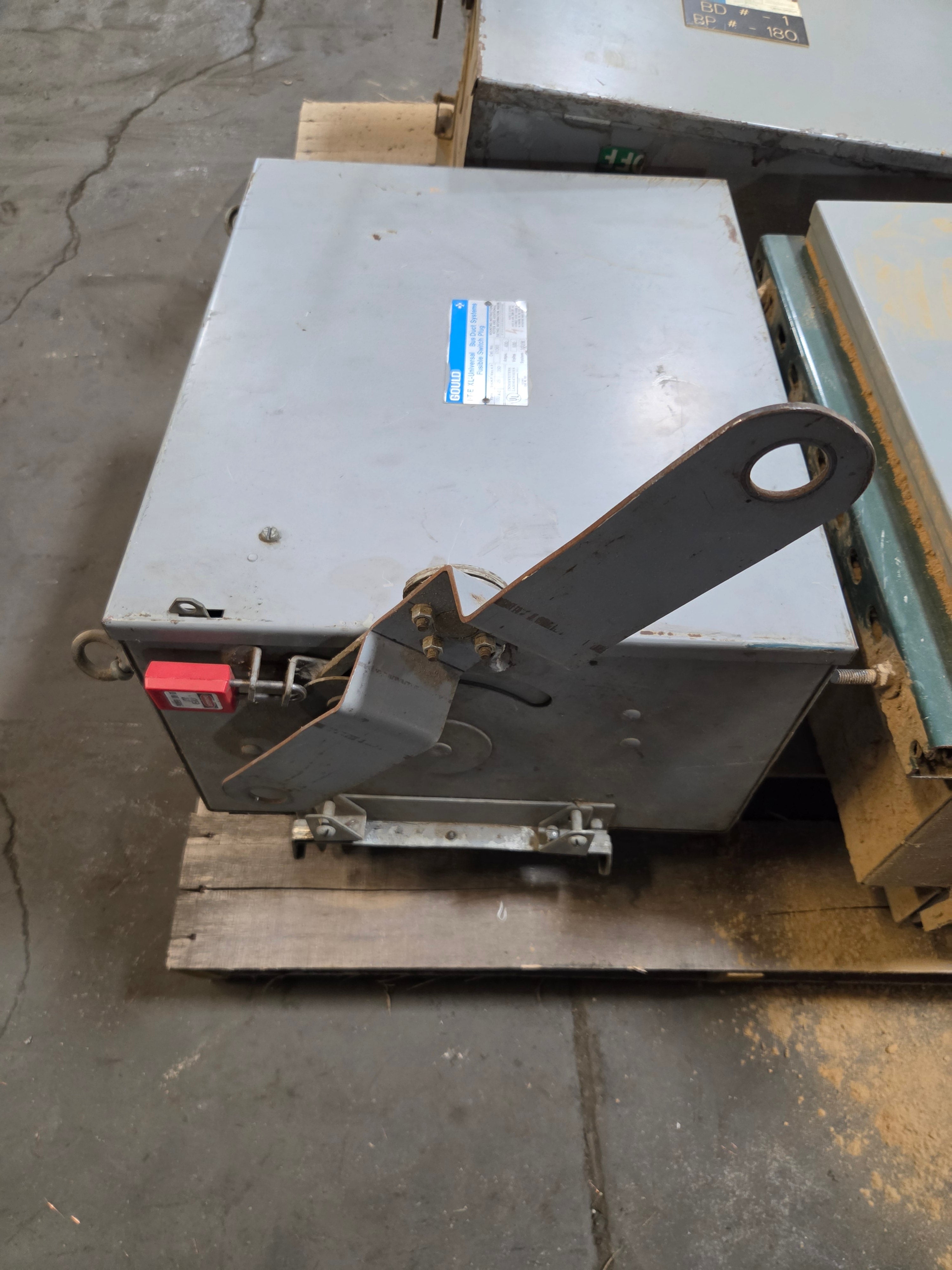 Gould ITE UV365 XL-Universal Bus Plug Fusible Switch 400A 600V Busway 3 Phase