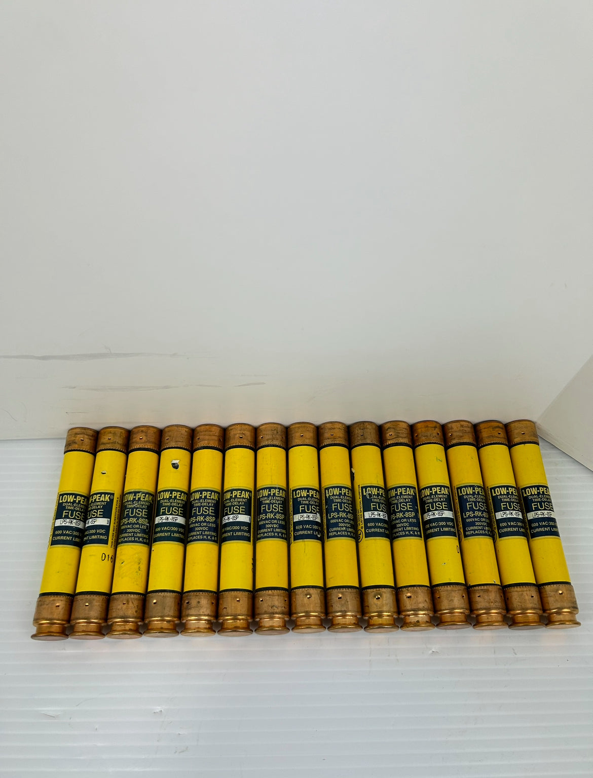 Bussmann LPS-RK-8SP Low-Peak Dual Element Time Delay Fuse 600VAC 8A - Lot of 15