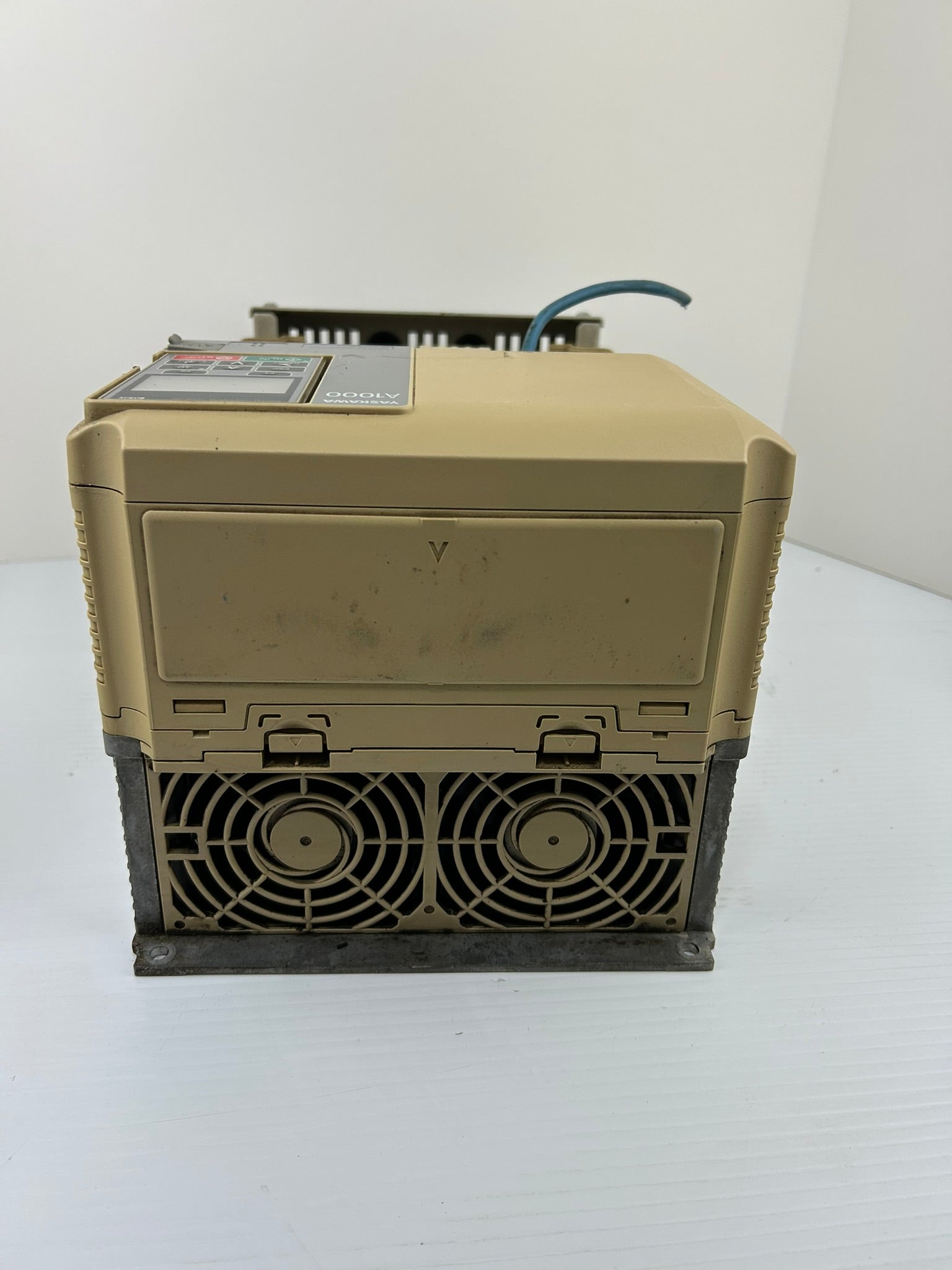 Yaskawa Electric CIMR-AU4A0044FAA A1000 3PH AC Drive Rev E Type 1 Enclosure