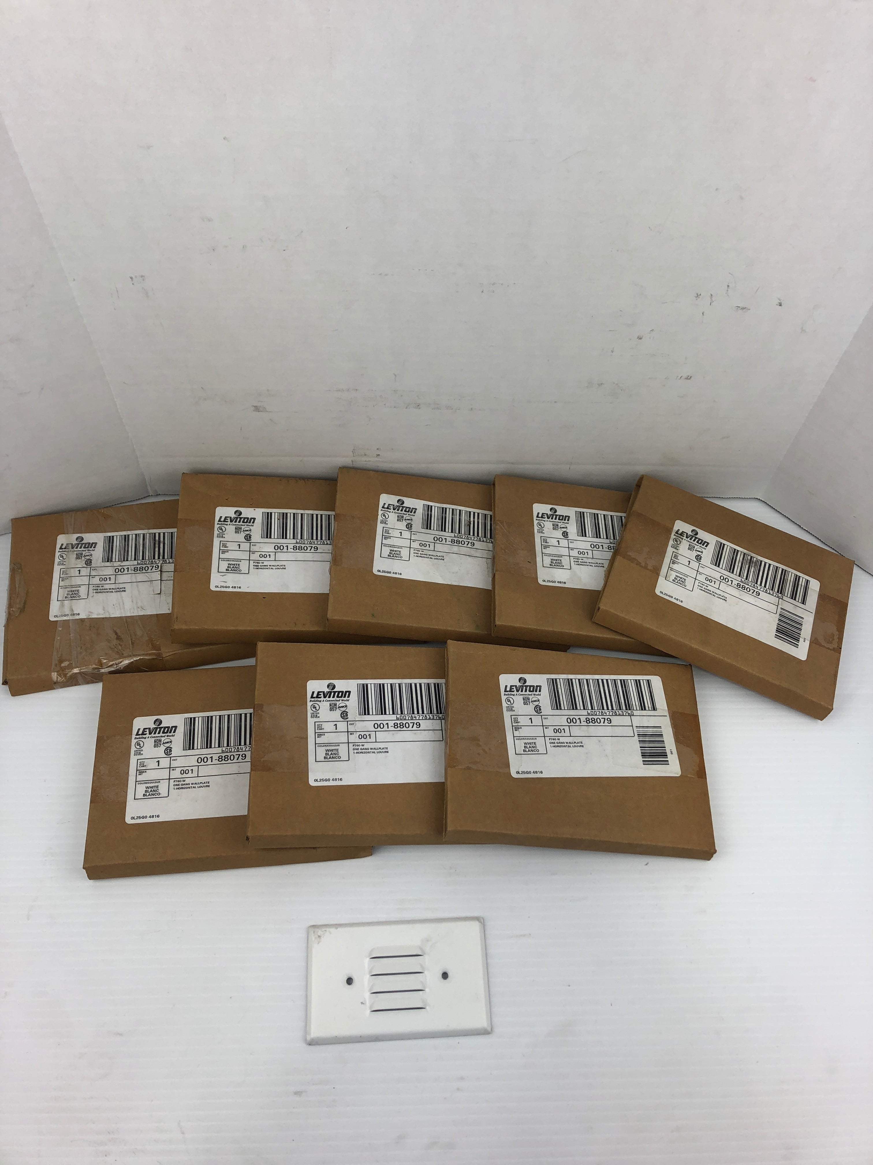 Leviton 001-88079 White One Gang Wall Plate P760-W - Lot of 8
