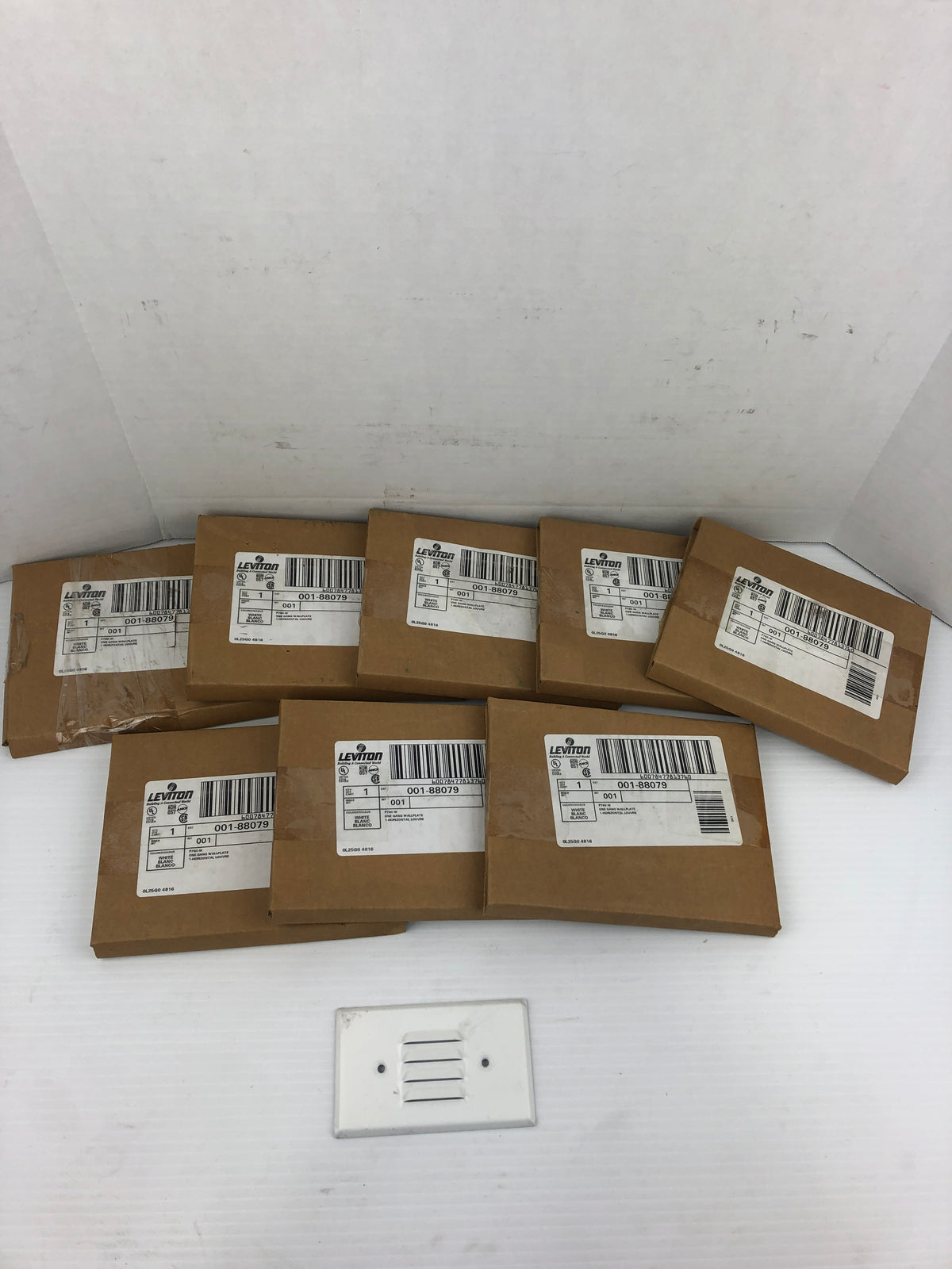 Leviton 001-88079 White One Gang Wall Plate P760-W - Lot of 8