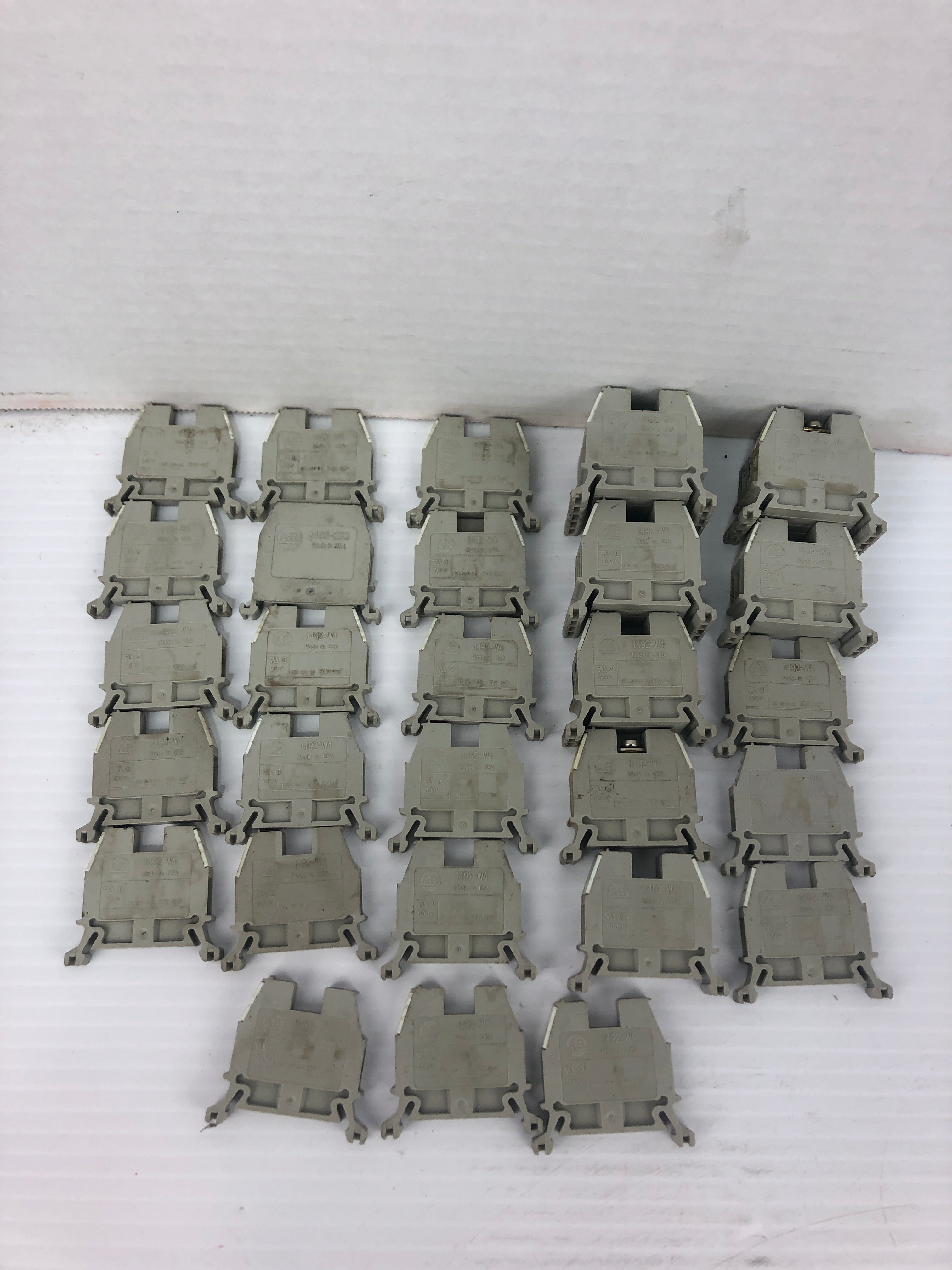 Allen Bradley 1492-W4 Gray Terminal Blocks 800V 4mm² - Lot of 44