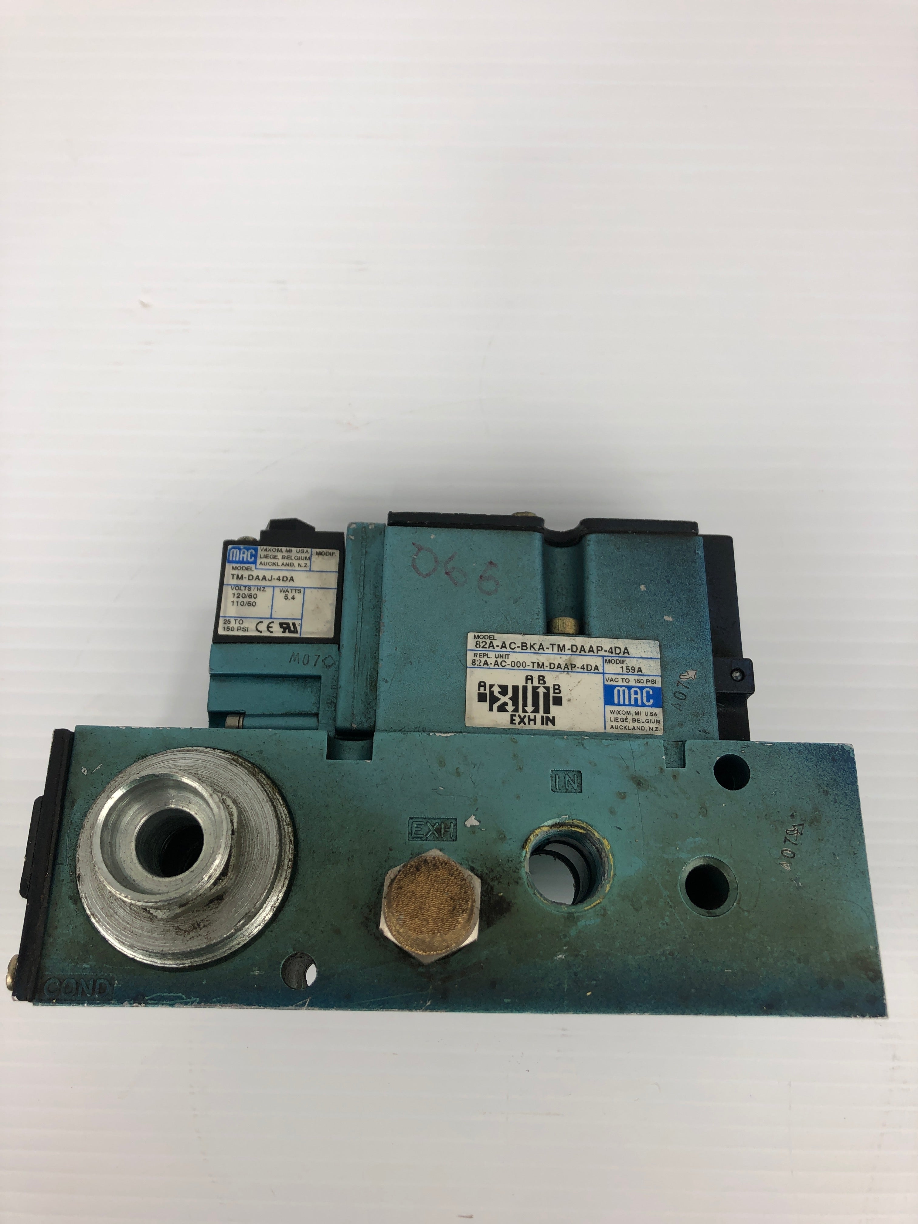 MAC 82A-AC-BKA-TM-DAAP-4DA Valve Assembly with TM-DAAJ-4DA Valve