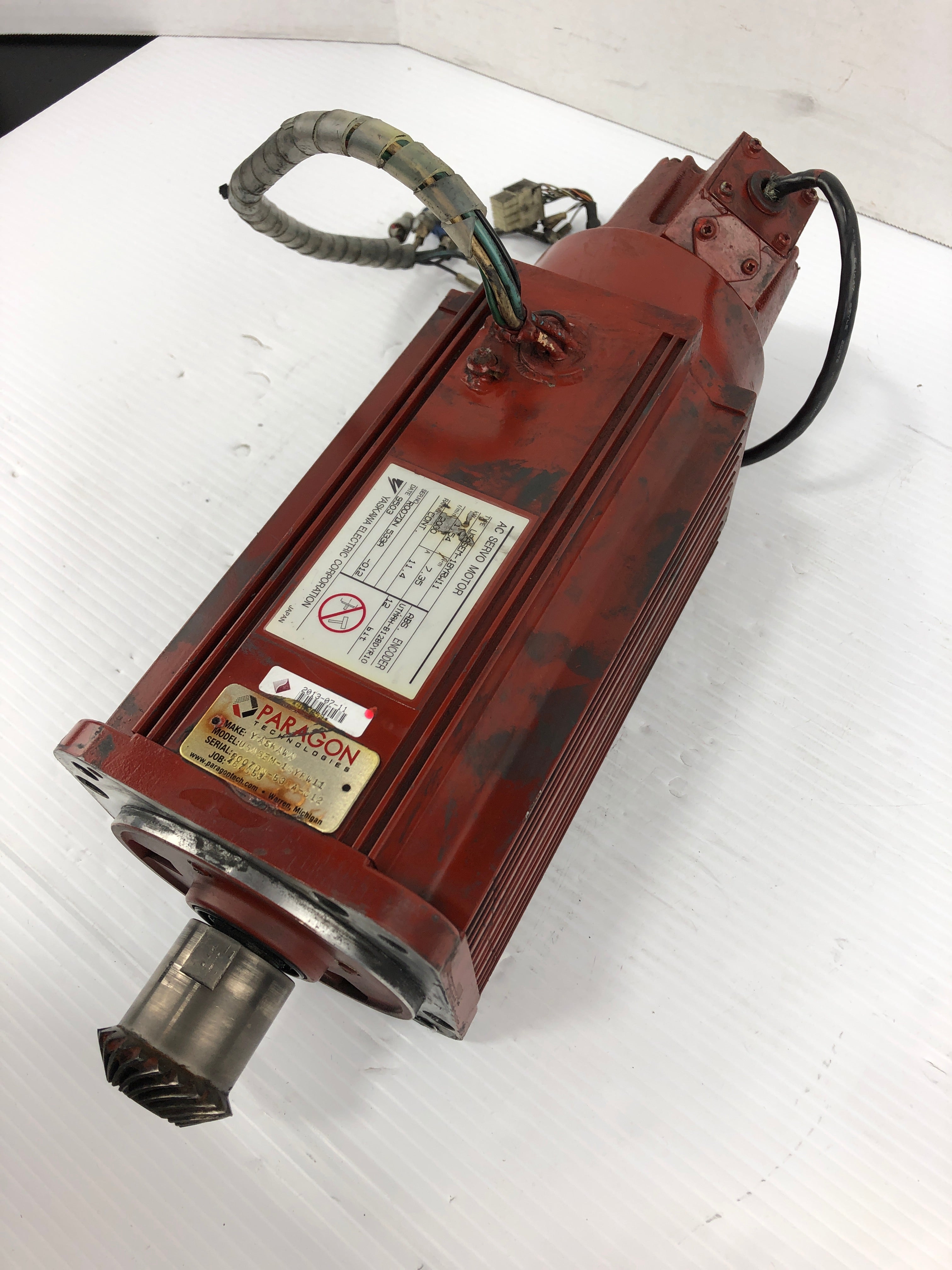 Yaskawa USASEM-18YRW11 AC Servo Motor 1.54kW 2000 RPM w/ UTMAH-B12BDYR10 Encoder