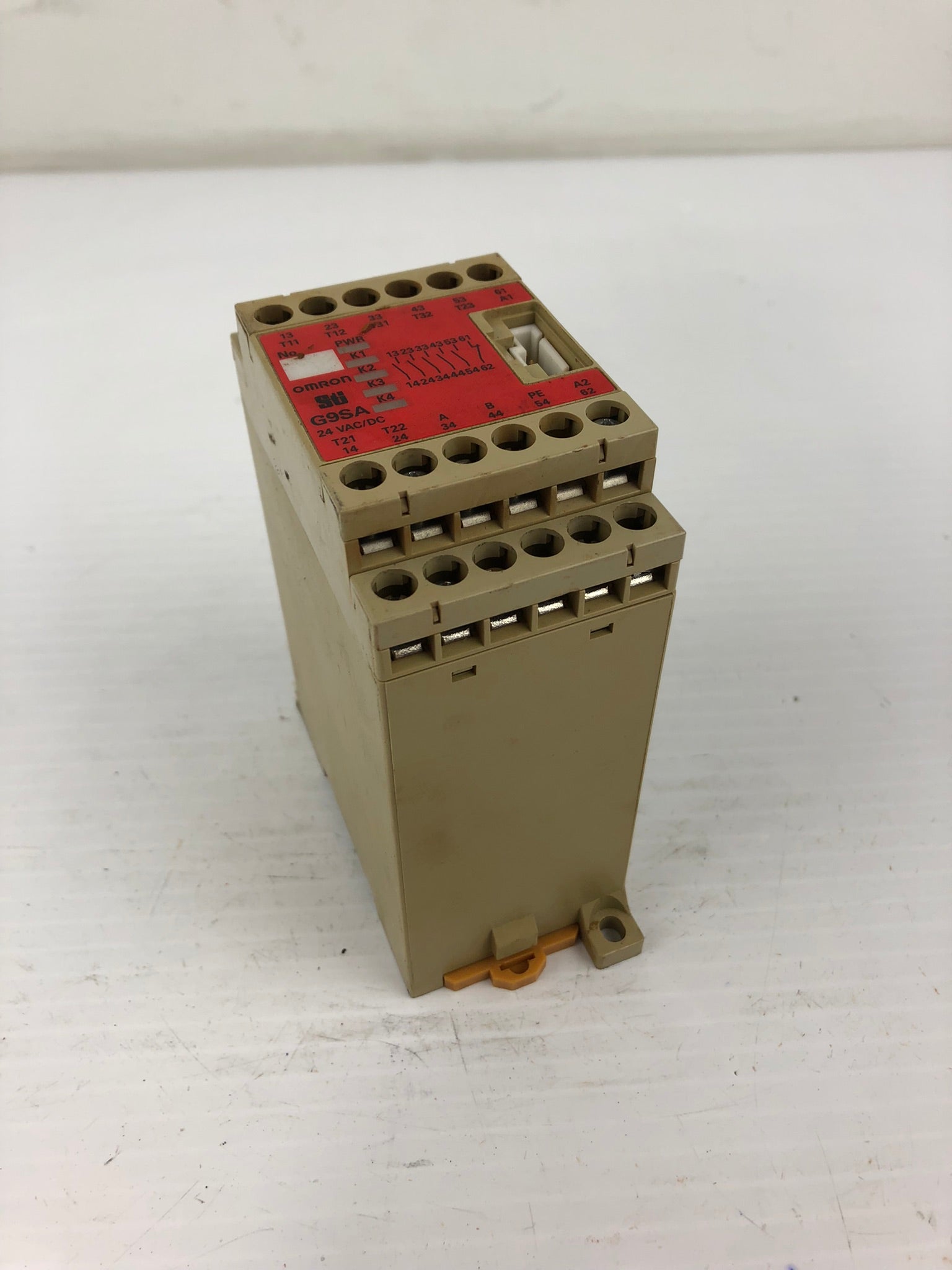 OMRON G9SA-501 Safety Relay Unit 24VAC/DC - Broken Feet
