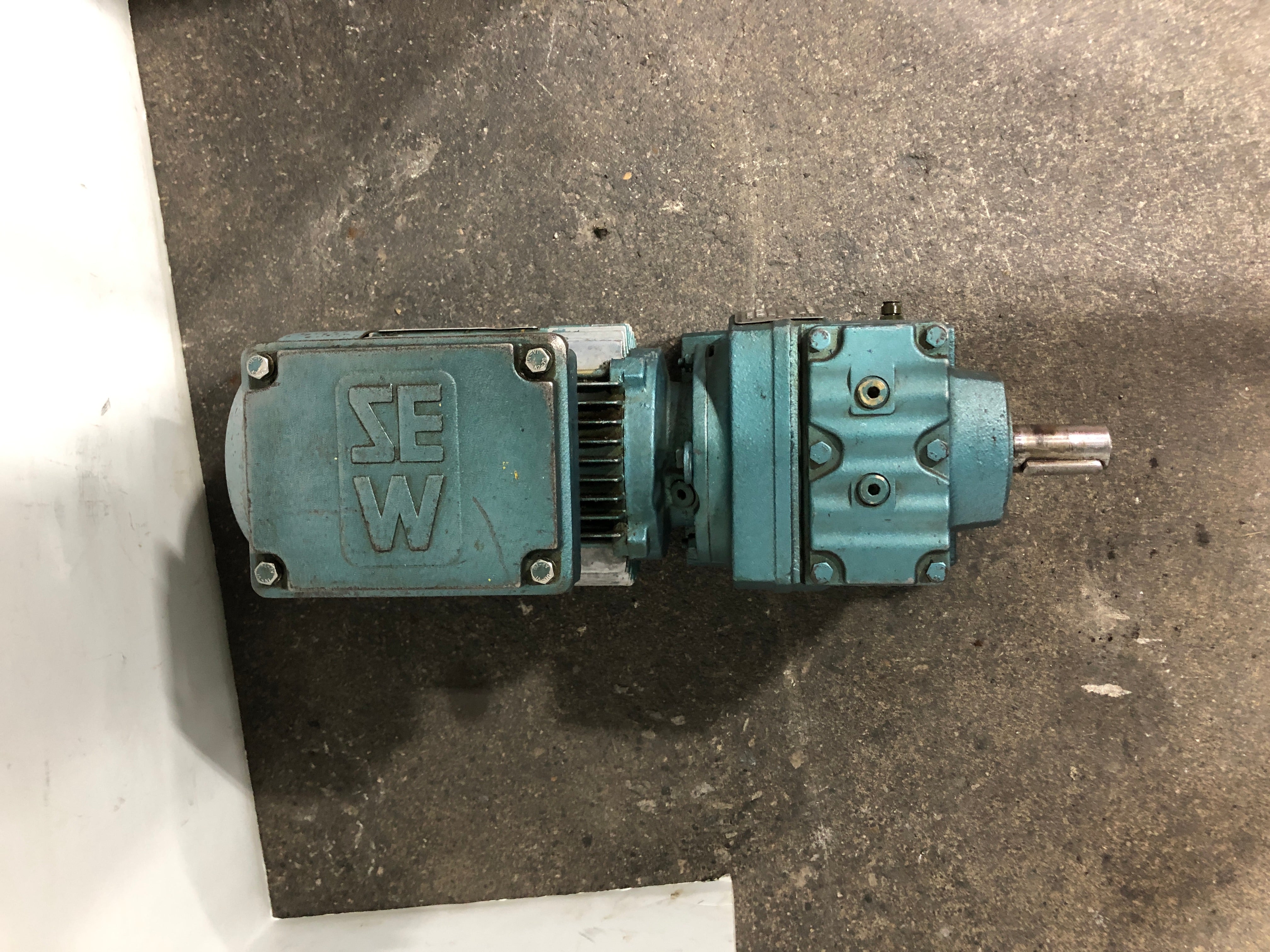 Sew Eurodrive R37DT80K4 Gear Motor 1700RPM 3PH 230/460V 2.90/1.45A 60Hz