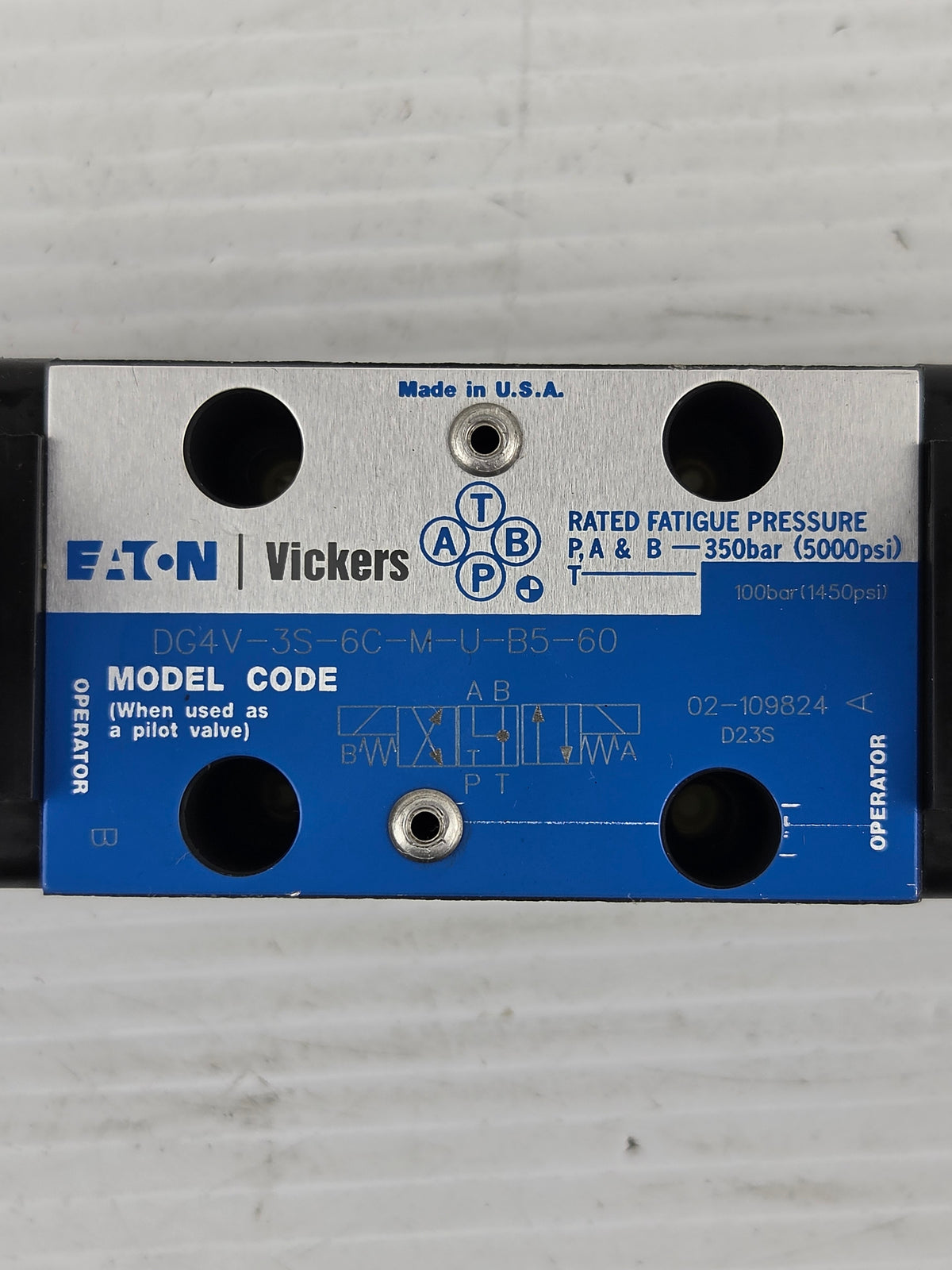 Eaton Vickers DG4V-3S-6C-M-U-B5-60 Hydraulic Directional Valve 5000 PSI Black