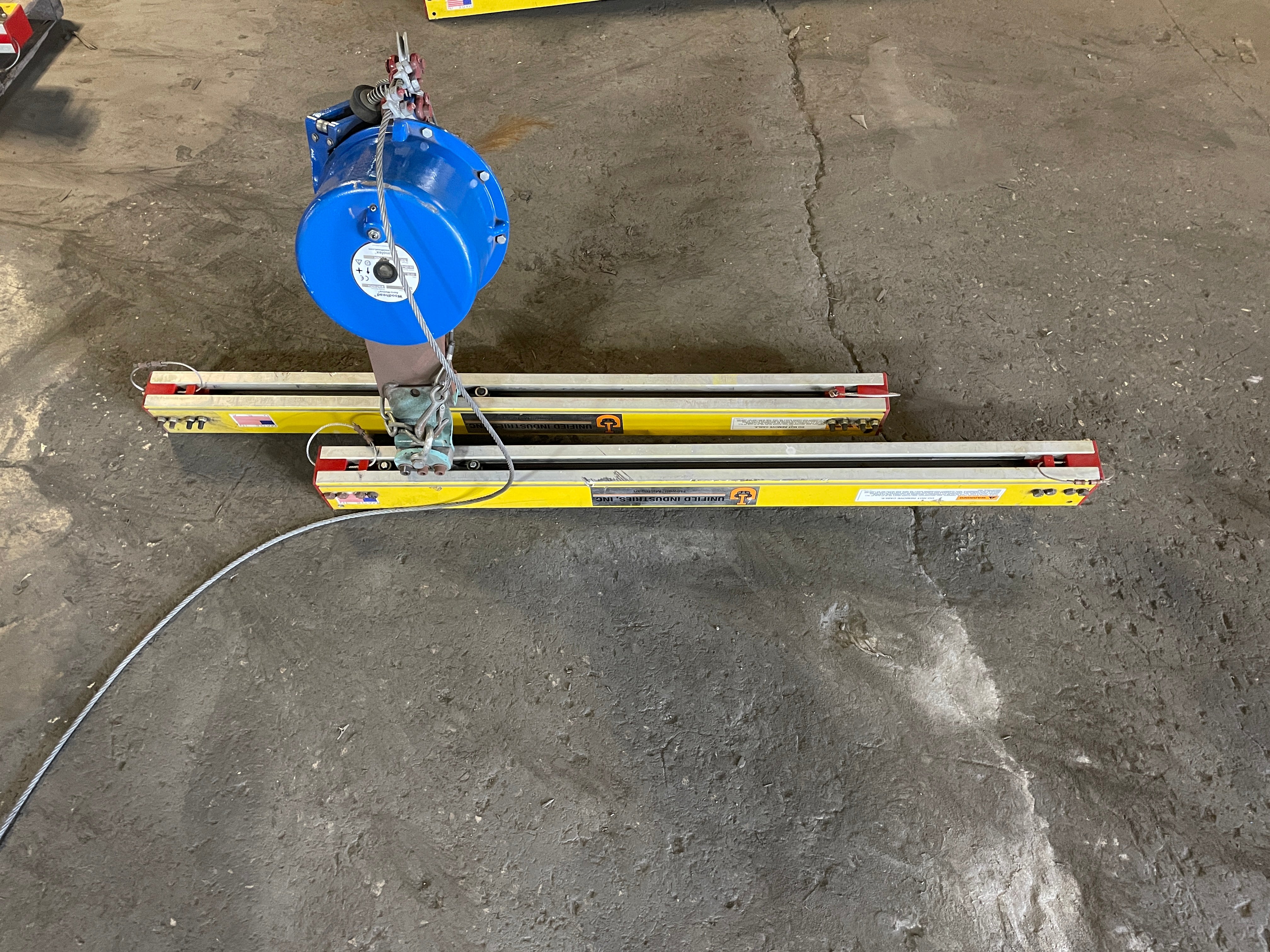 Woodhead 250LA Aero-Motive Molex Balancer with Unified Industries Rail 234-250#