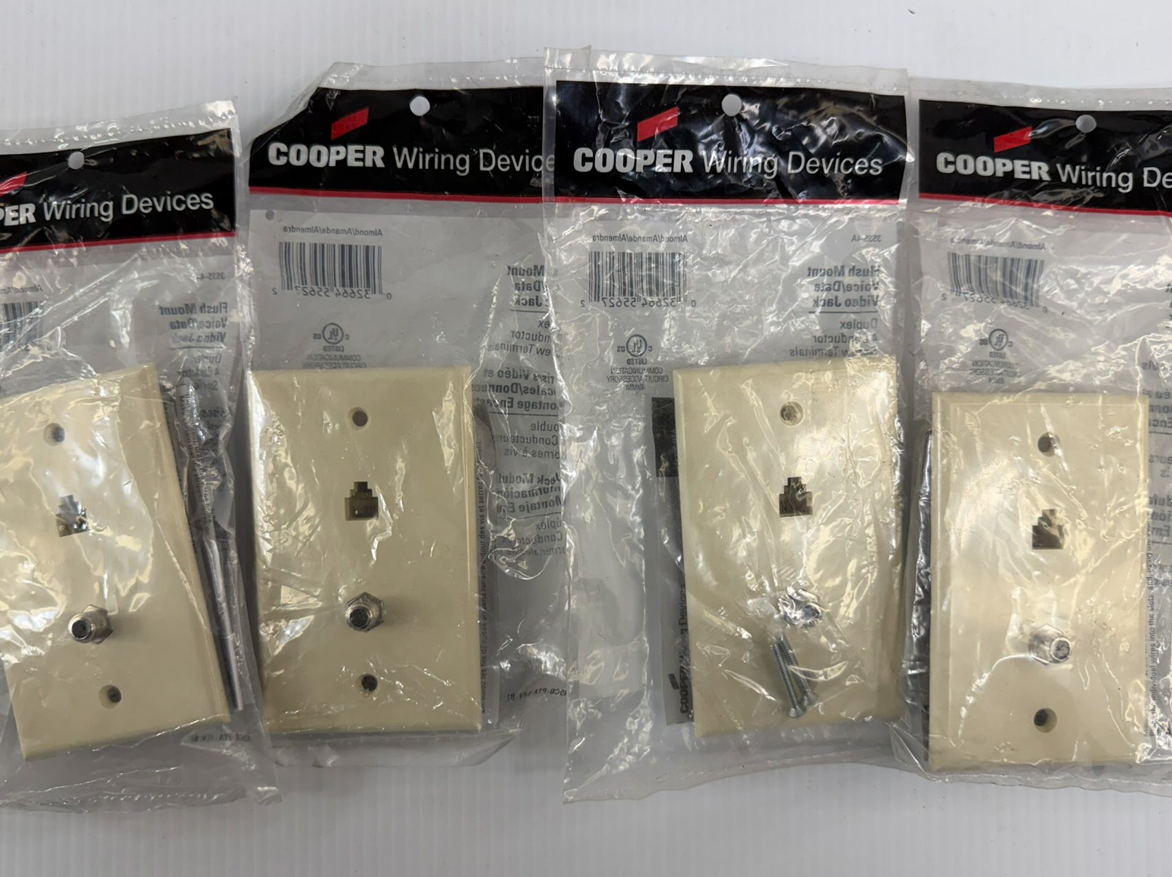 Cooper Wiring Flush Mount Voice/Data Video Jack 3535-4A Lot of 4