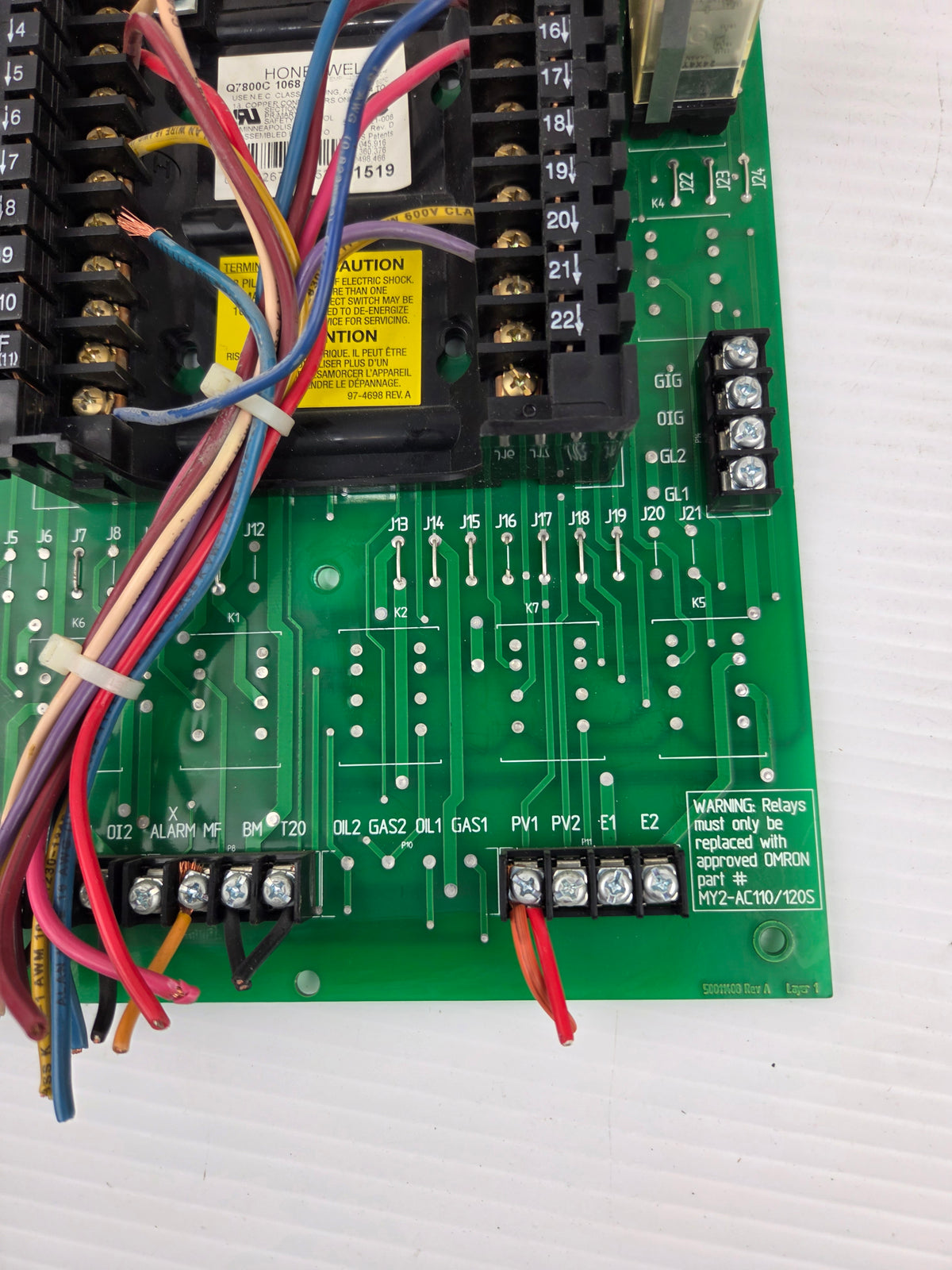 Honeywell Q7800C 1068 Power Flame Burner Control Board 50011409-001 50011408