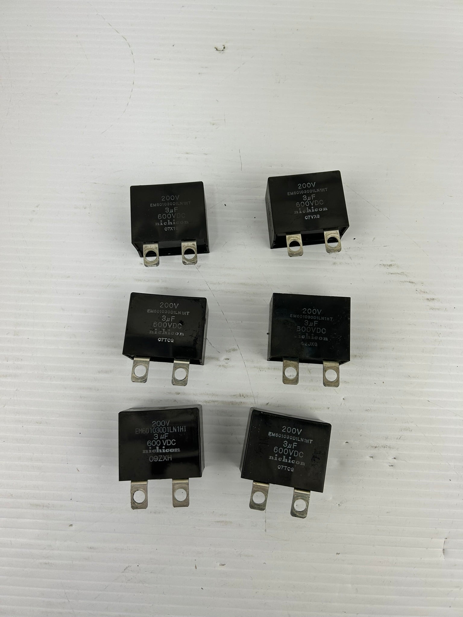 Nichicon EM601030D1LN1HT Capacitor 200V 3UF 600VDC - Lot of 6