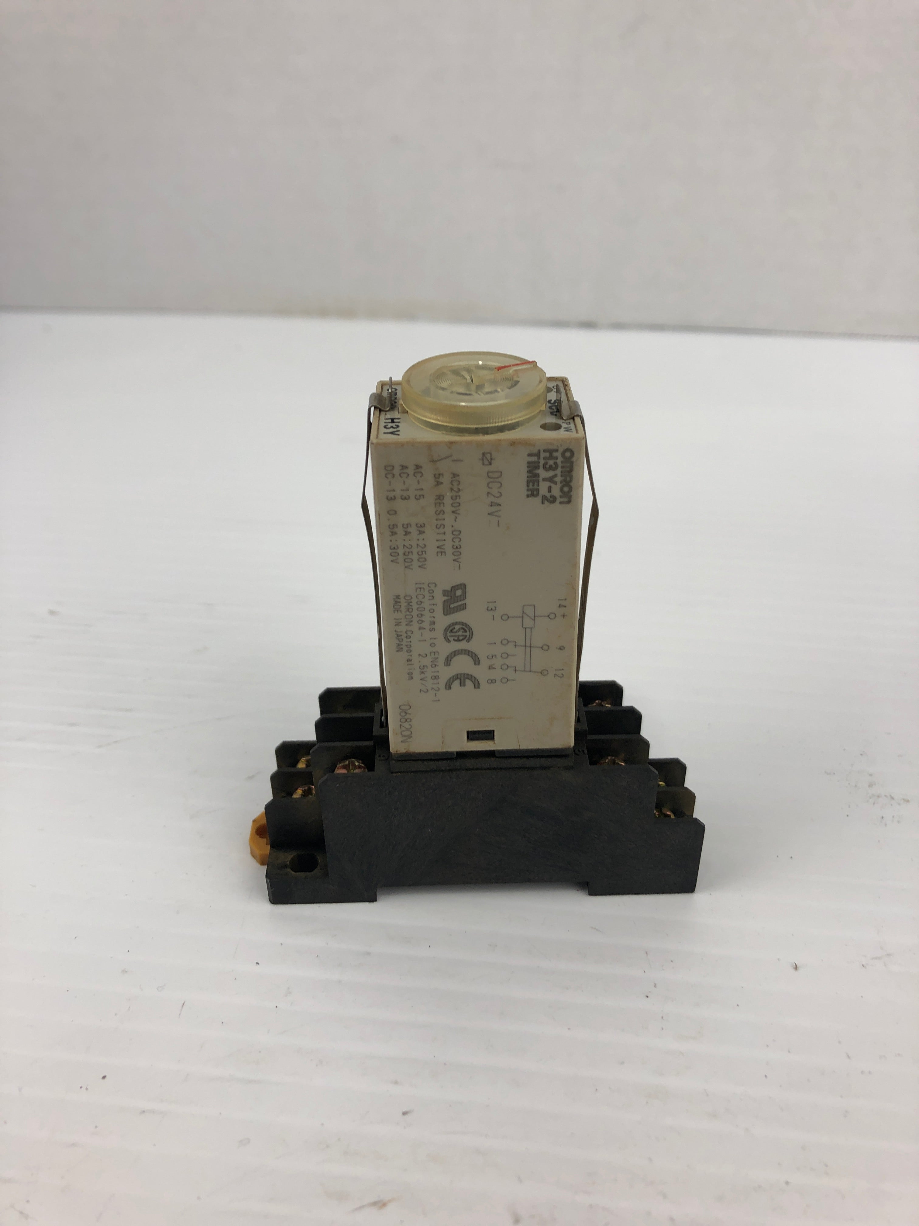 Omron H3Y-2 Timer 24V with Base 2711Y4