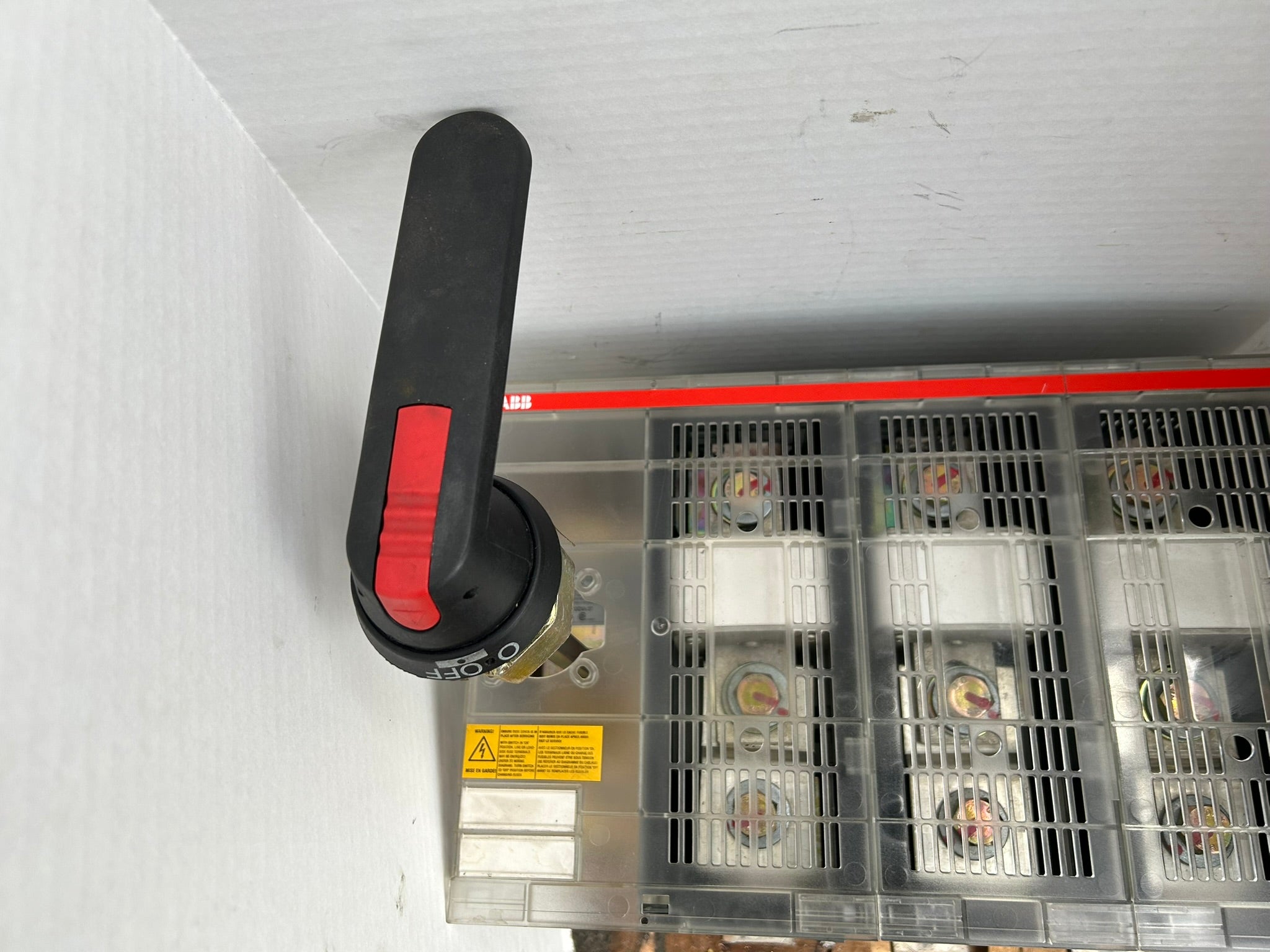 ABB OES800L3 Fusible Disconnect Switch 3 Pole 600VAC 800A with On/Off Switch