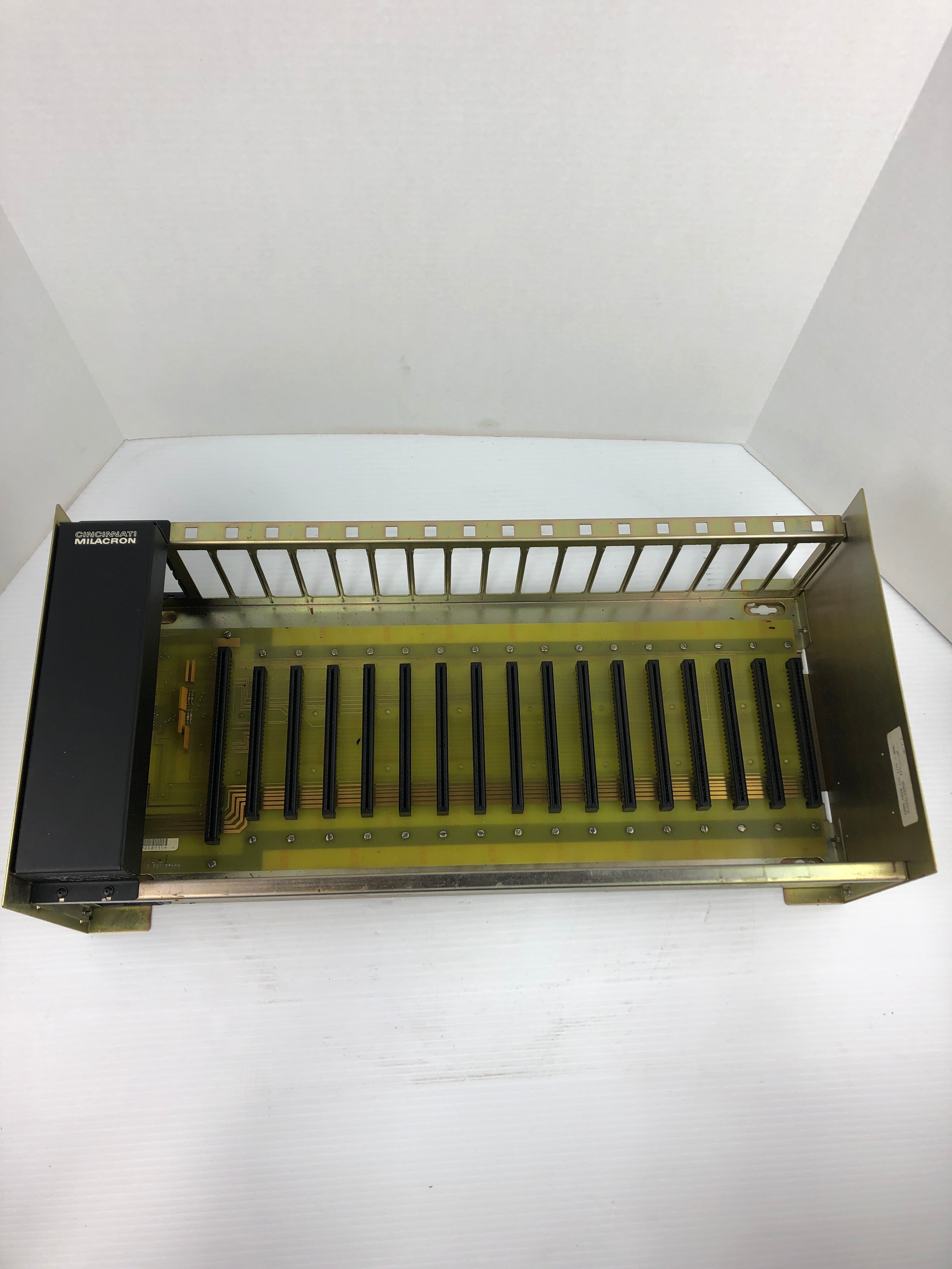 Cincinnati Milacron 3-705-0827A Circuit Board PLC Rack 17 Slots 115V 7A 1PH