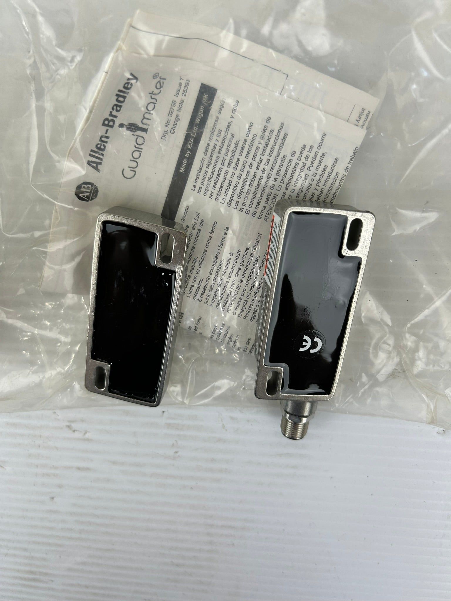 Allen-Bradley 440N-S32046 Guardmaster Sipha Sensors GD2 Safety Switch Series A
