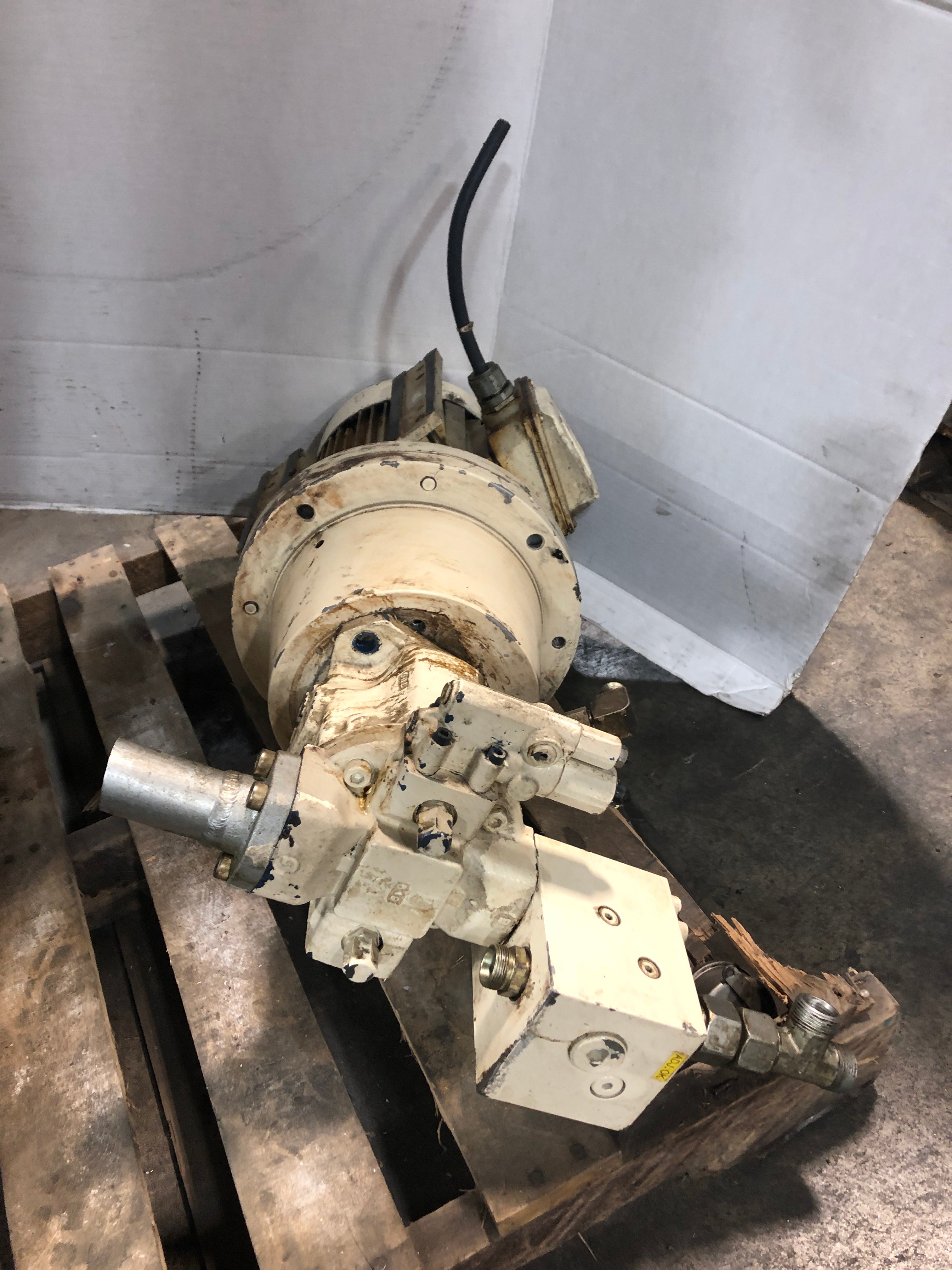 Rexroth A10VO28DFR/31R-PPC12N00M Pump & WorldWide WWE5-18-184TC Motor White