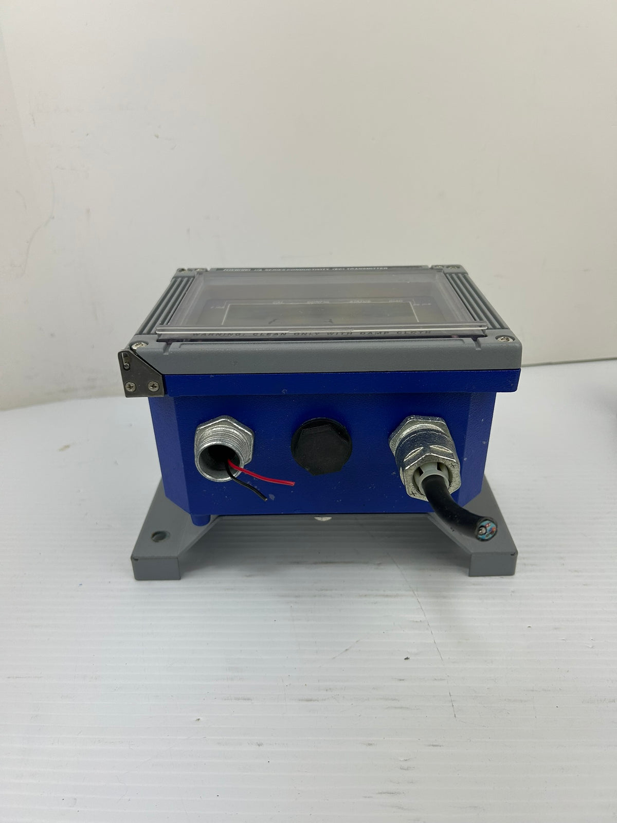 Foxboro 870ITEC-AYEAA-7 Conductivity Transmitter with Mounting Bracket