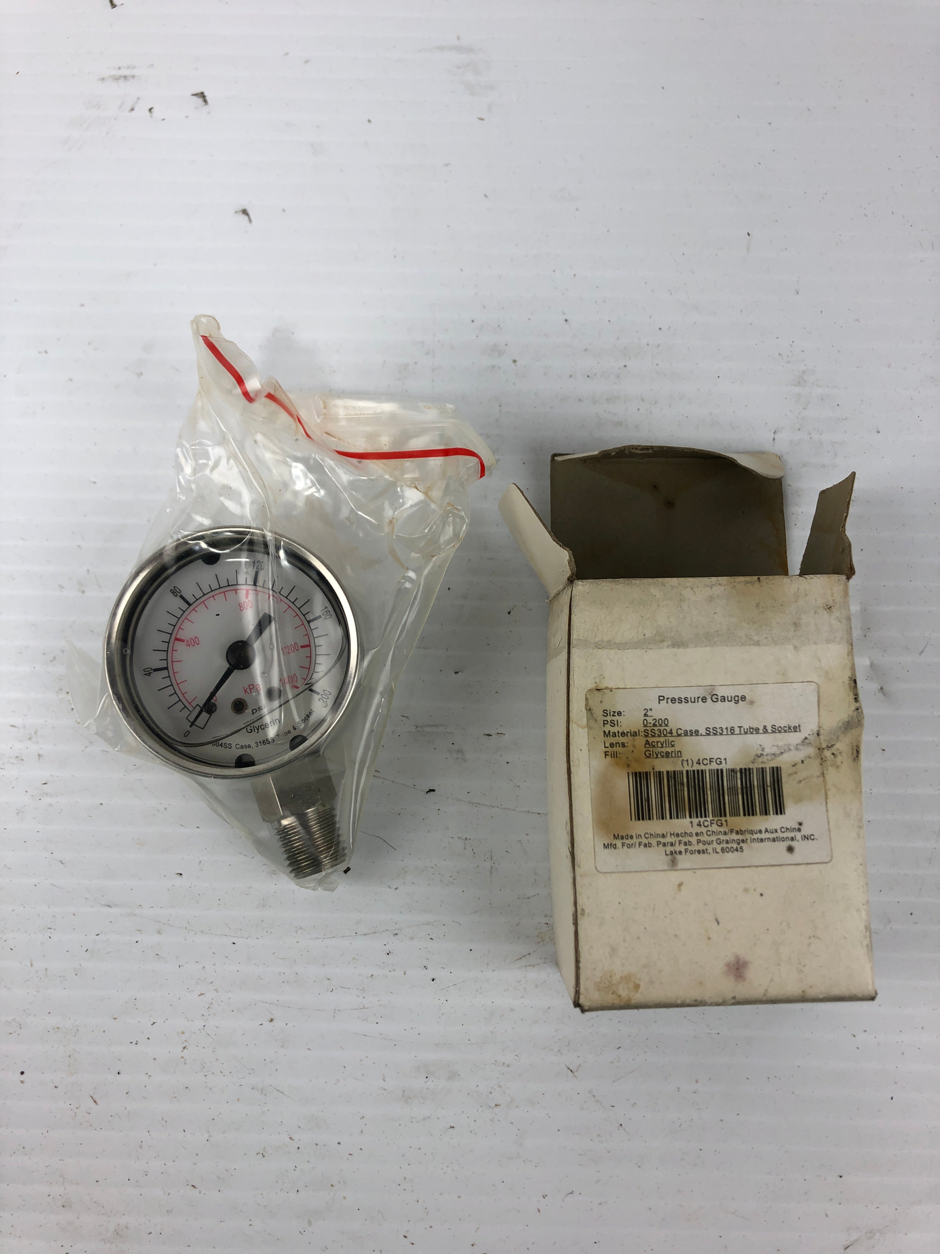Universal Pressure Gauge 4CFG1 2" 0-200 PSI