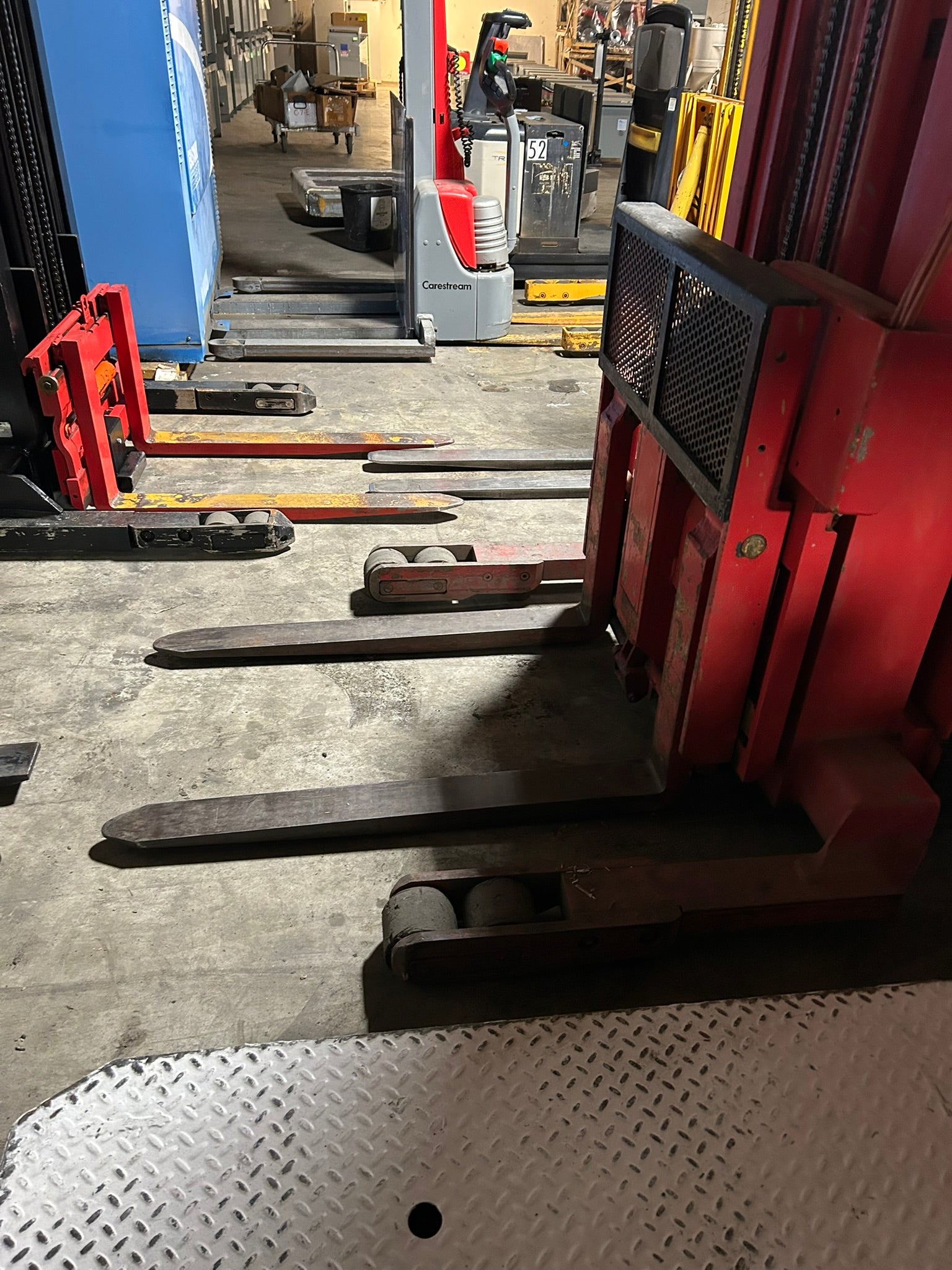 Raymond 20R40TT Electric Stand-Up Forklift Truck 4000 Lb. Capacity 24V 6034 Hrs.