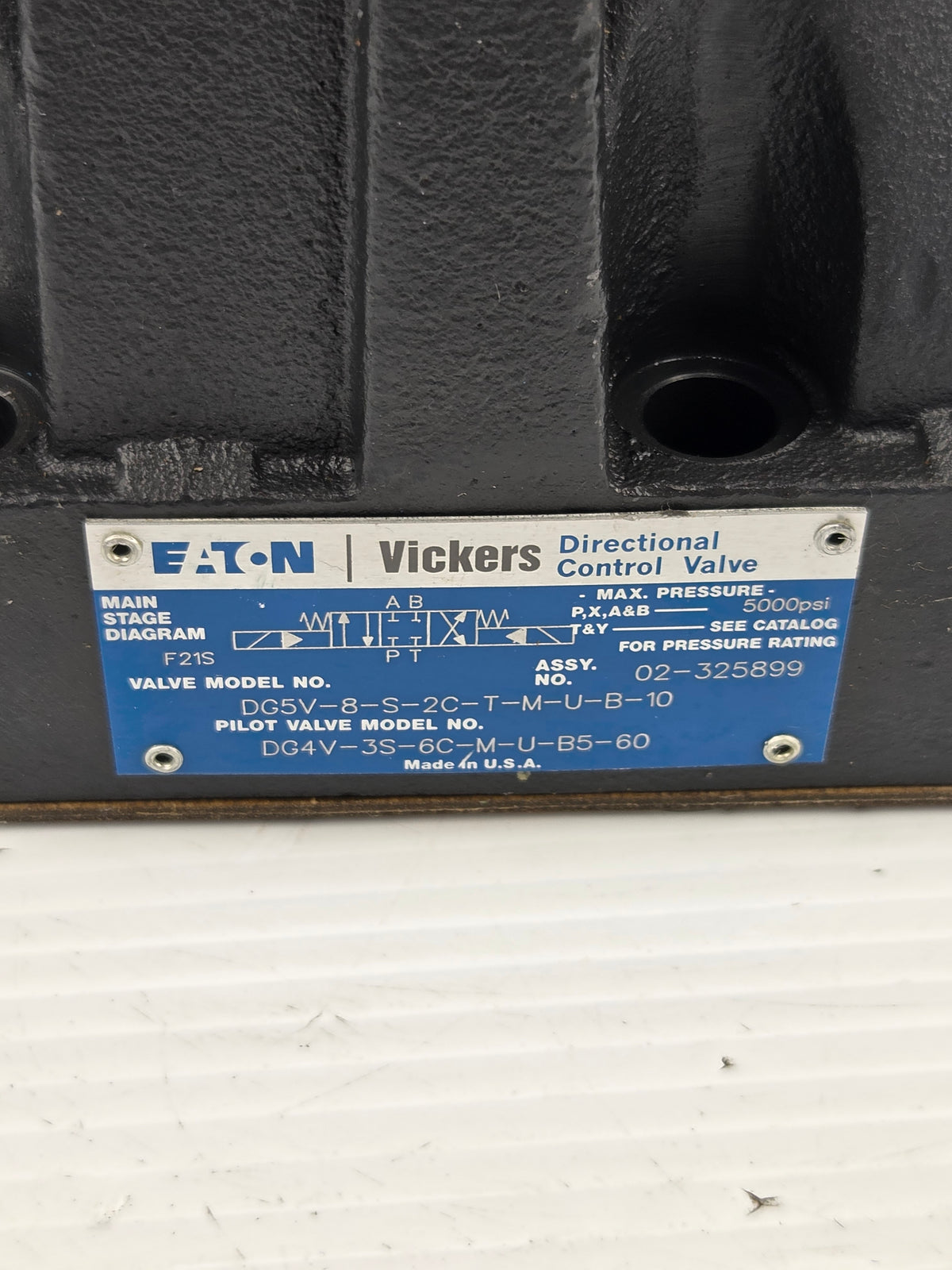 Eaton Vickers DG5V-8-S-2C-T-M-U-B-10 Directional Control Valve 02-325899
