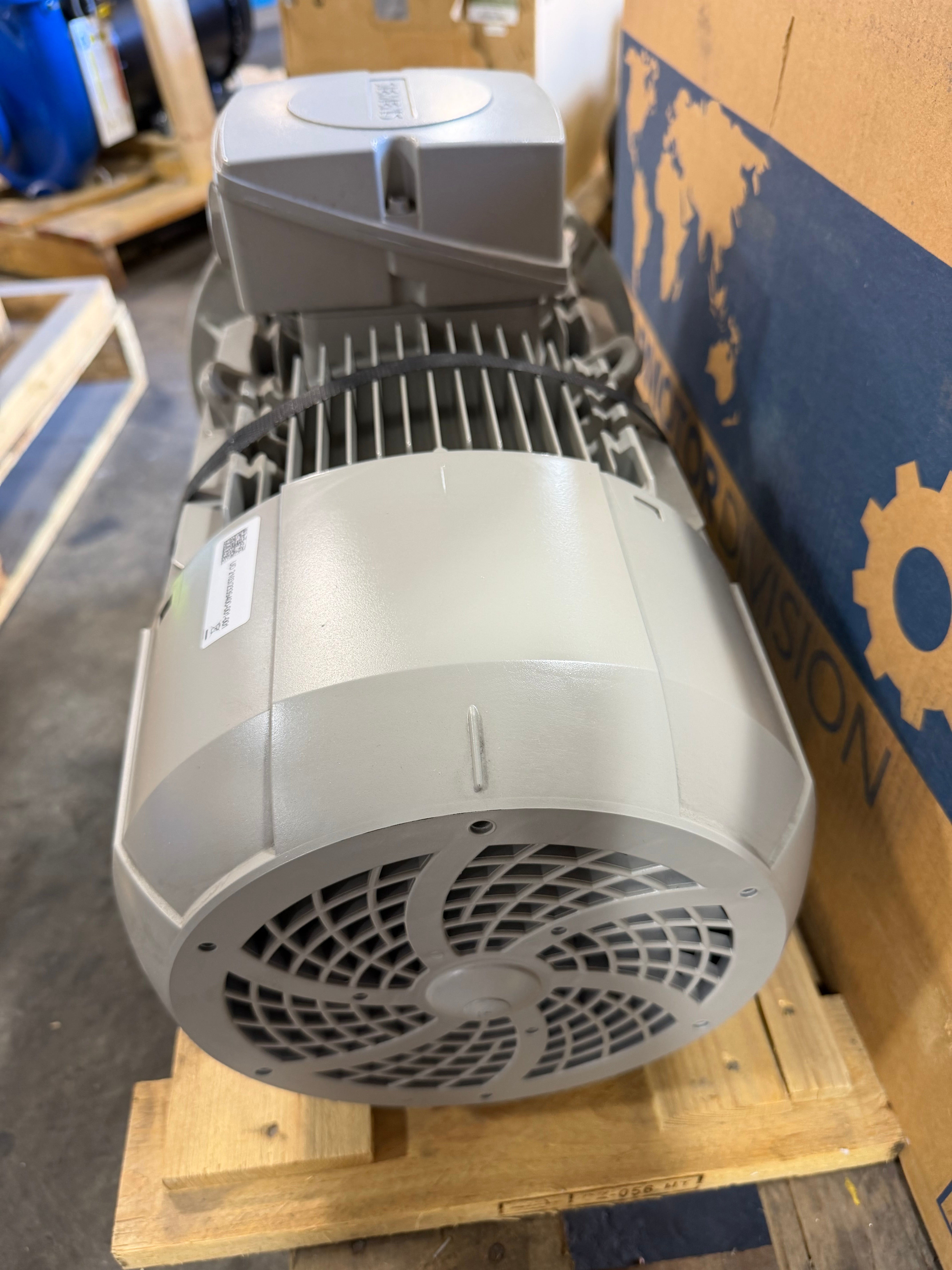 Siemens 1LE1023-1CB00-2FA4 7.5HP Motor 460V 3PH 1775RPM IEC132S IMB5