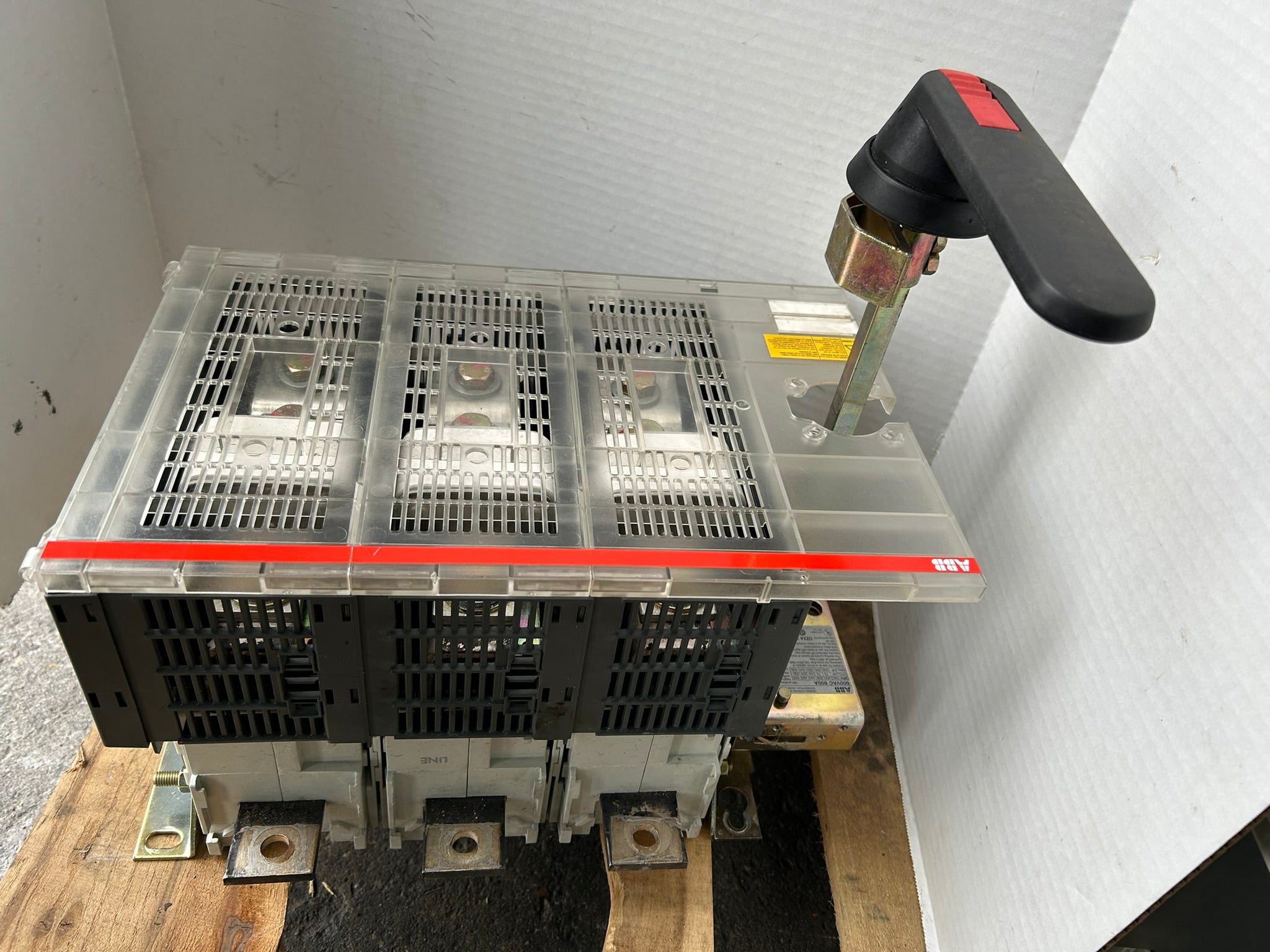 ABB OES800L3 Fusible Disconnect Switch 3 Pole 600VAC 800A with On/Off Switch