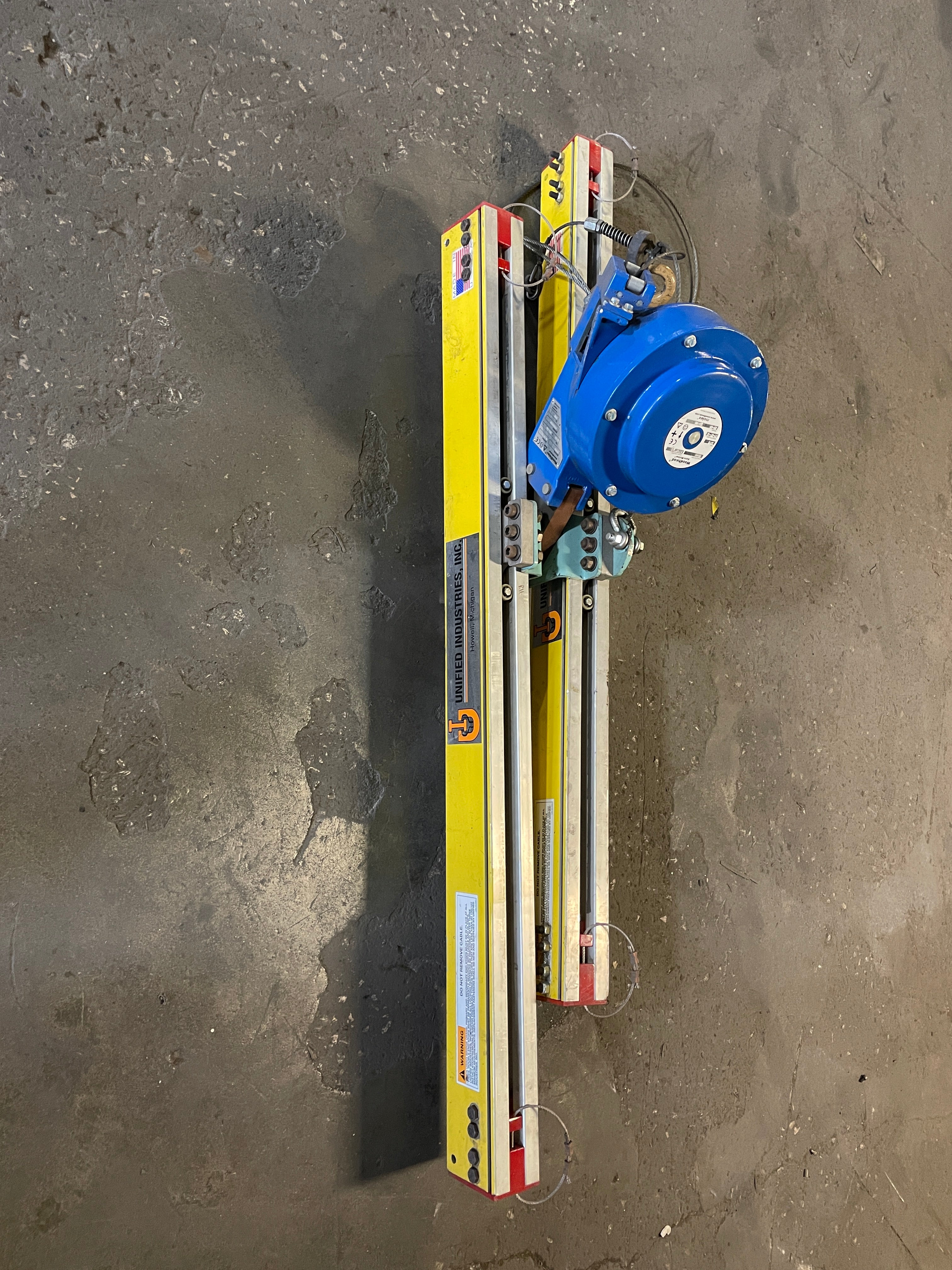 Woodhead 134KA Aero-Motive Molex Balancer with Unified Industries Rail 124-146#