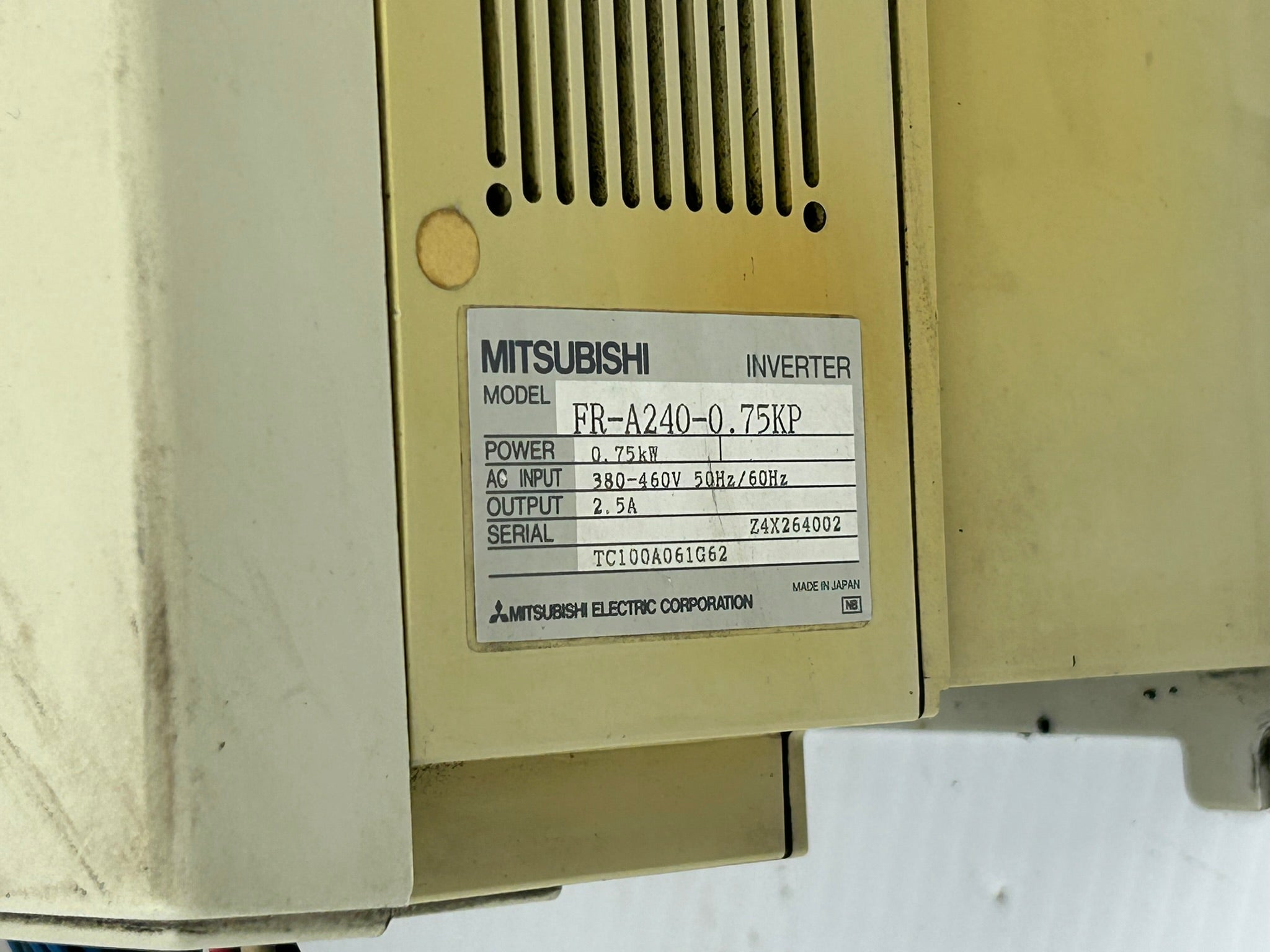 Mitsubishi FR-A240-0.75KP Inverter Freqrol A200 Drive 0.75kW with Keypad