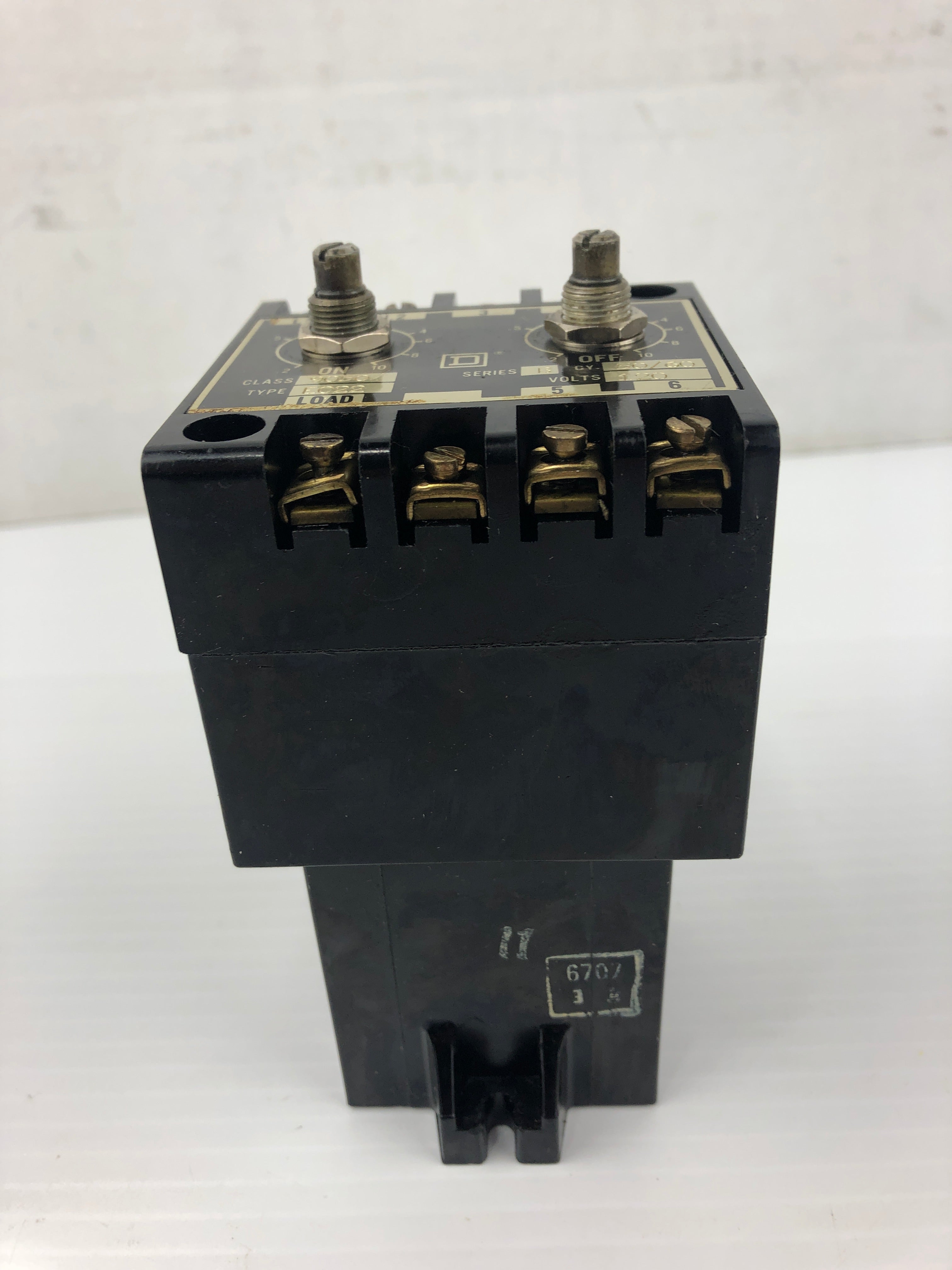 Square D 9050 E022 Timing Relay Series B 120V 50/60Hz 9050-E0-22