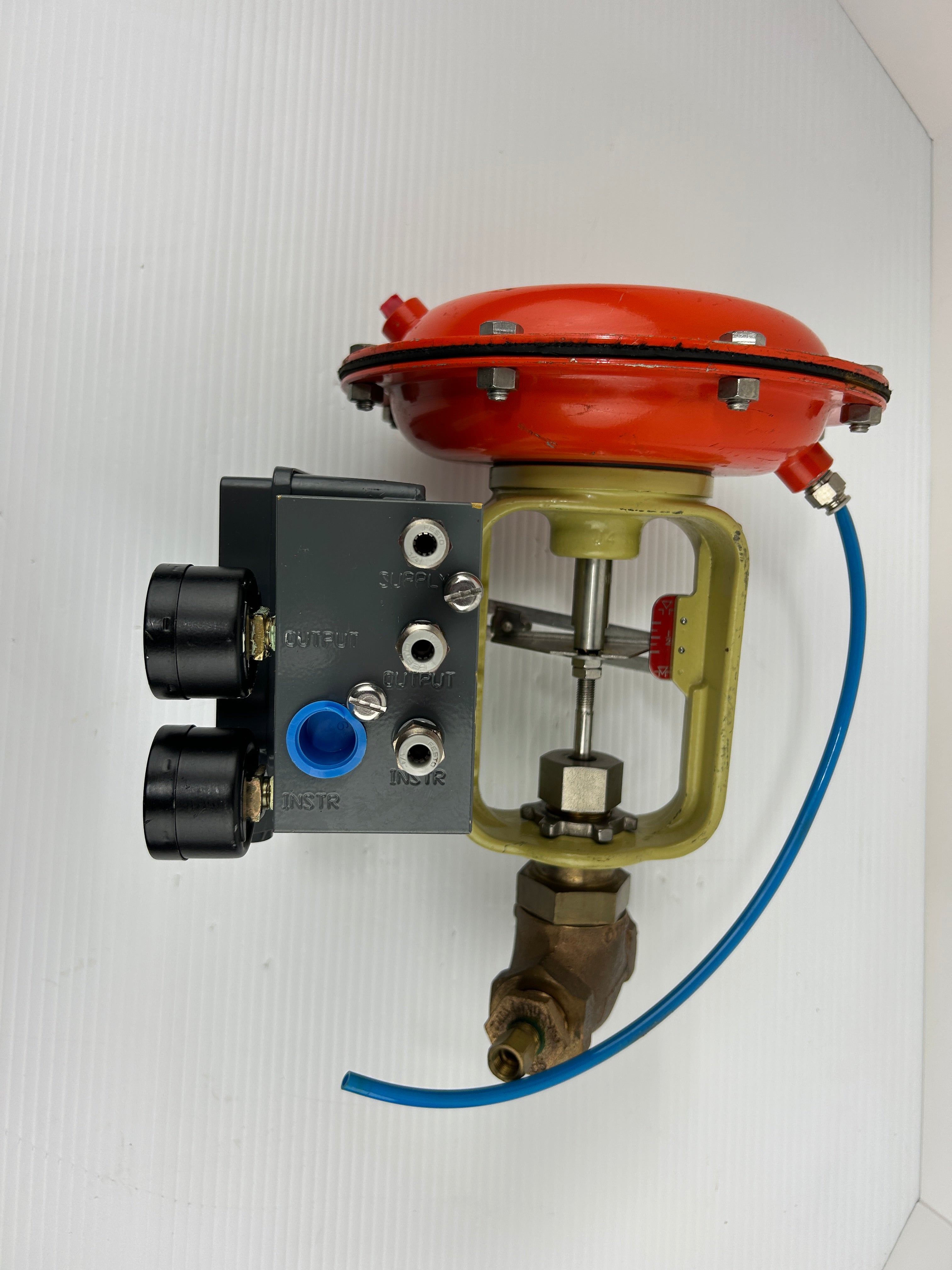 Fisher 32-24 588 Pneumatic Diaphragm Control Valve 3/4" w/ Valve Positioner 3660