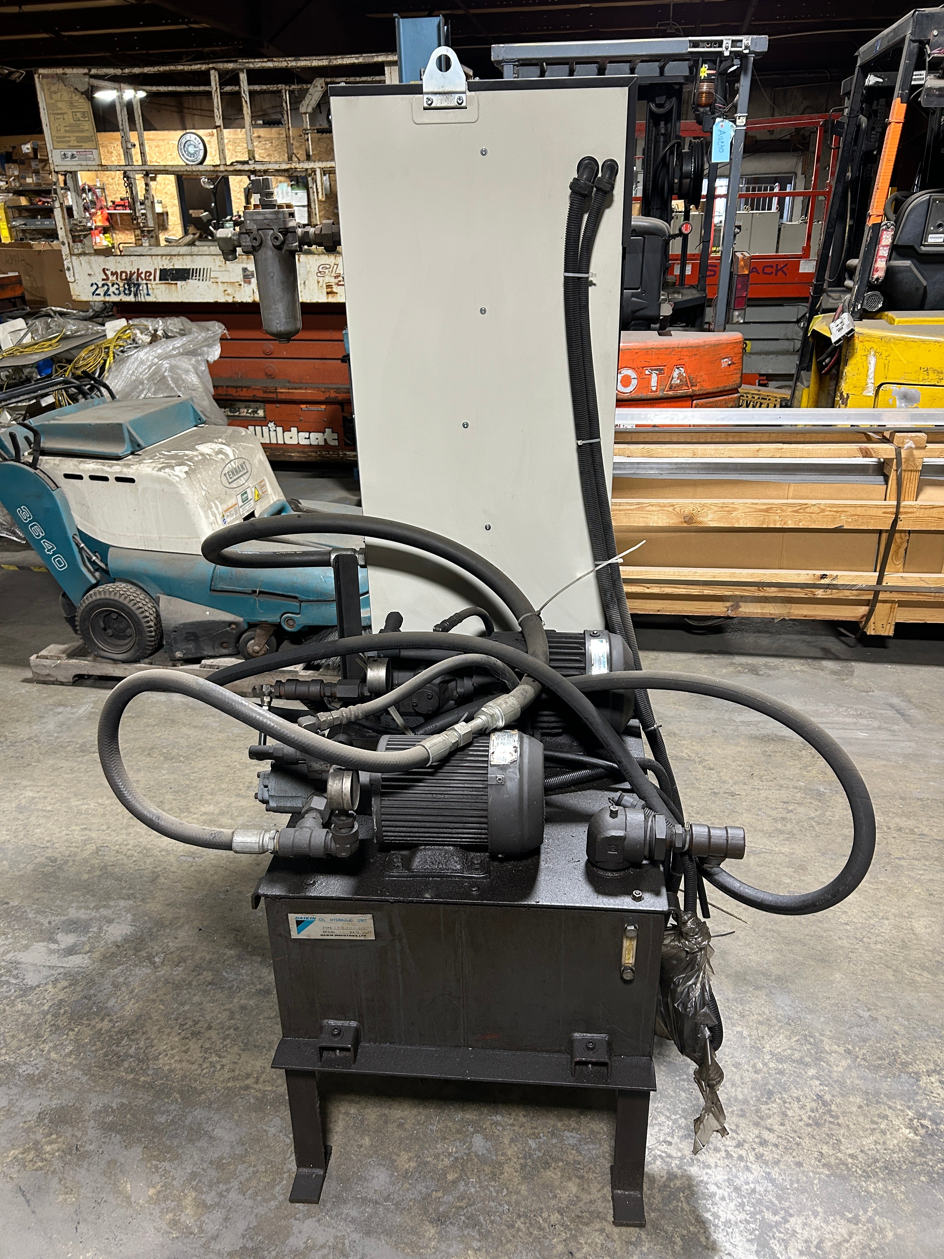 Daikin Industries AKZ569 Inverter Oil Cooling Unit Chiller 1702516 & Oil Tank 9