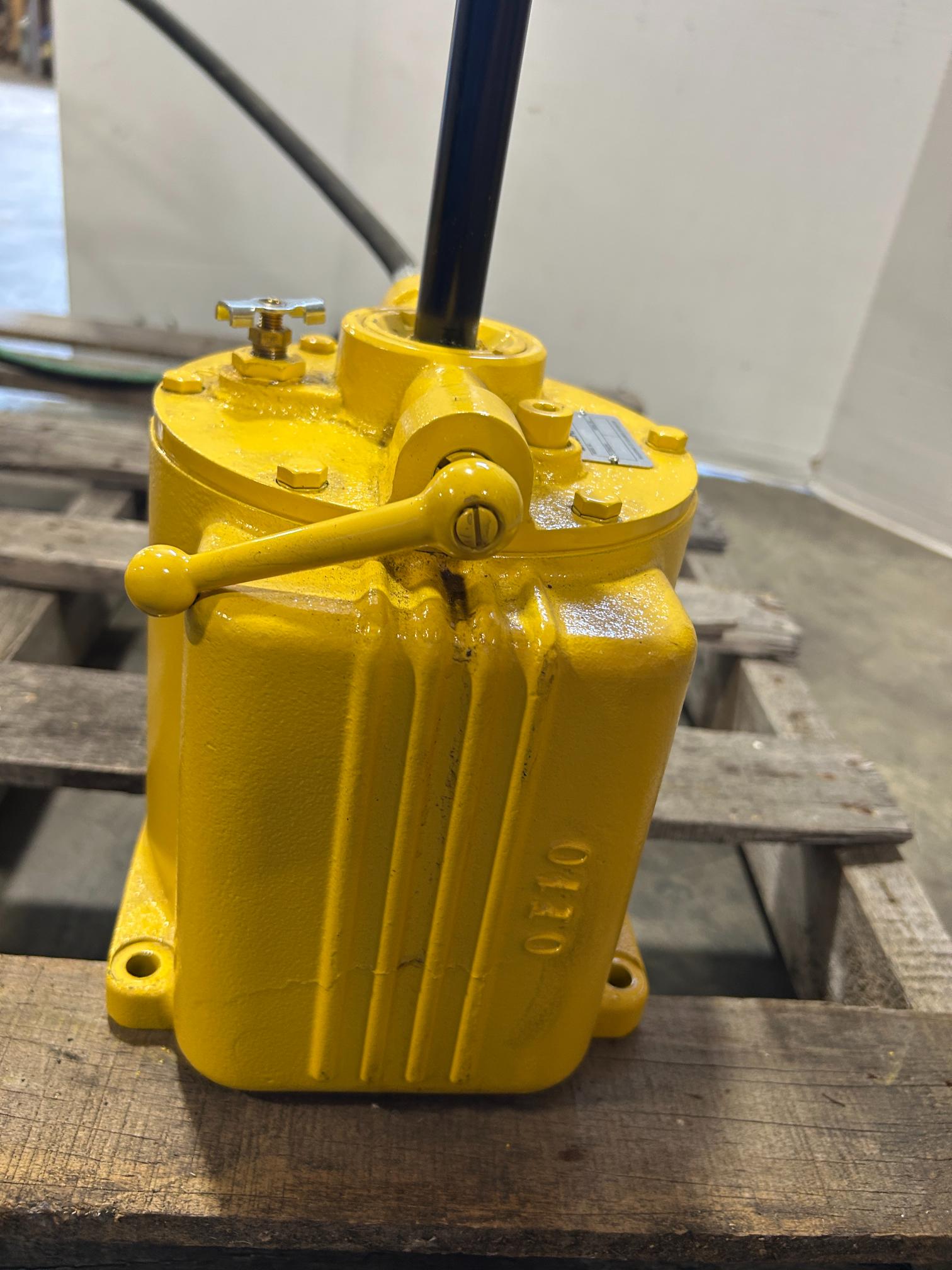 Enerpac P25 Hand Pump 2500 Tons/PSI with RC108 Hydraulic Cylinder 10T 10,000 PSI