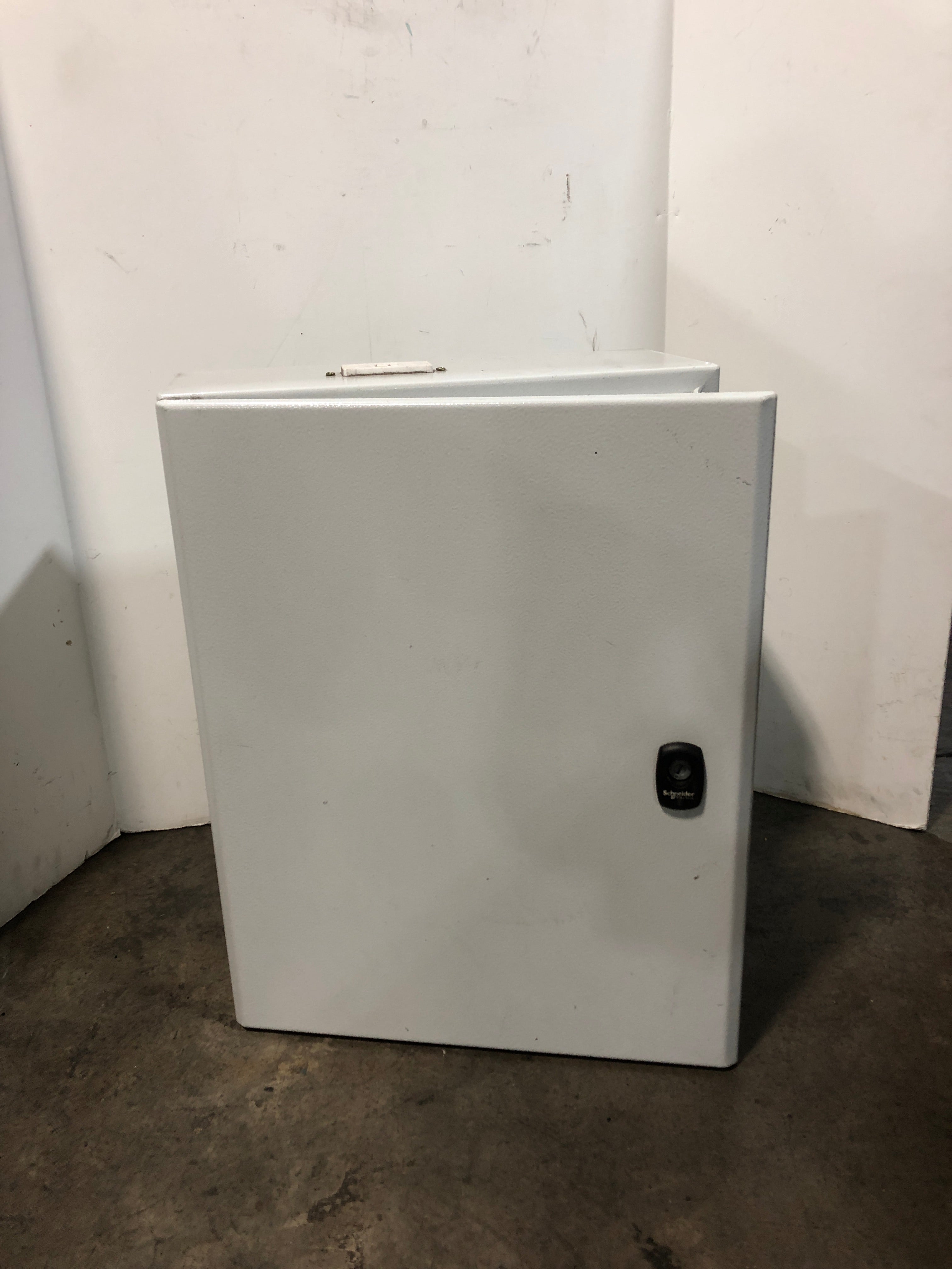 Schneider Electric NSYS3DC5420 Electrical Enclosure with Plus CS5 Power Supply